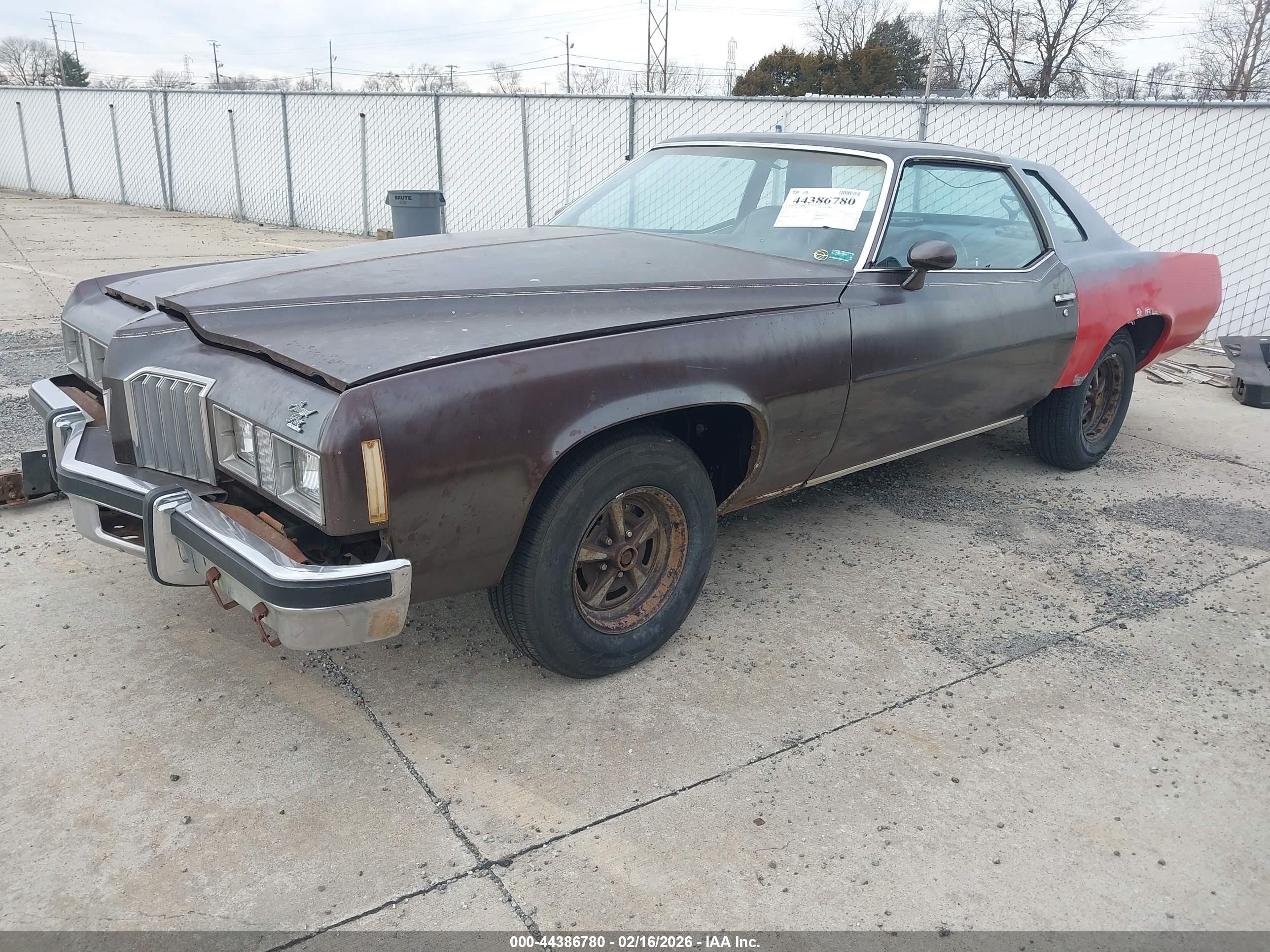PONTIAC GRAND image 2