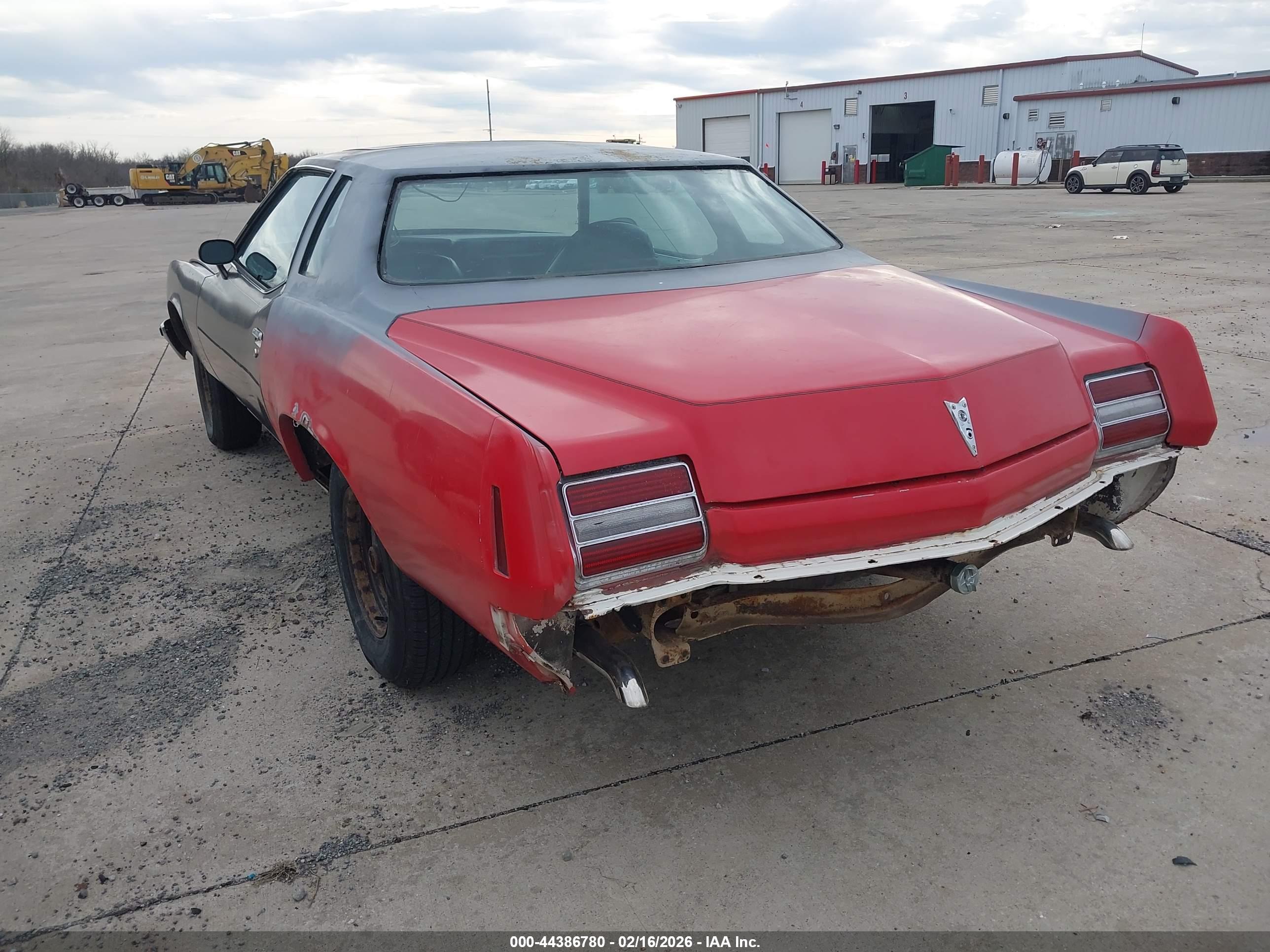 PONTIAC GRAND image 3