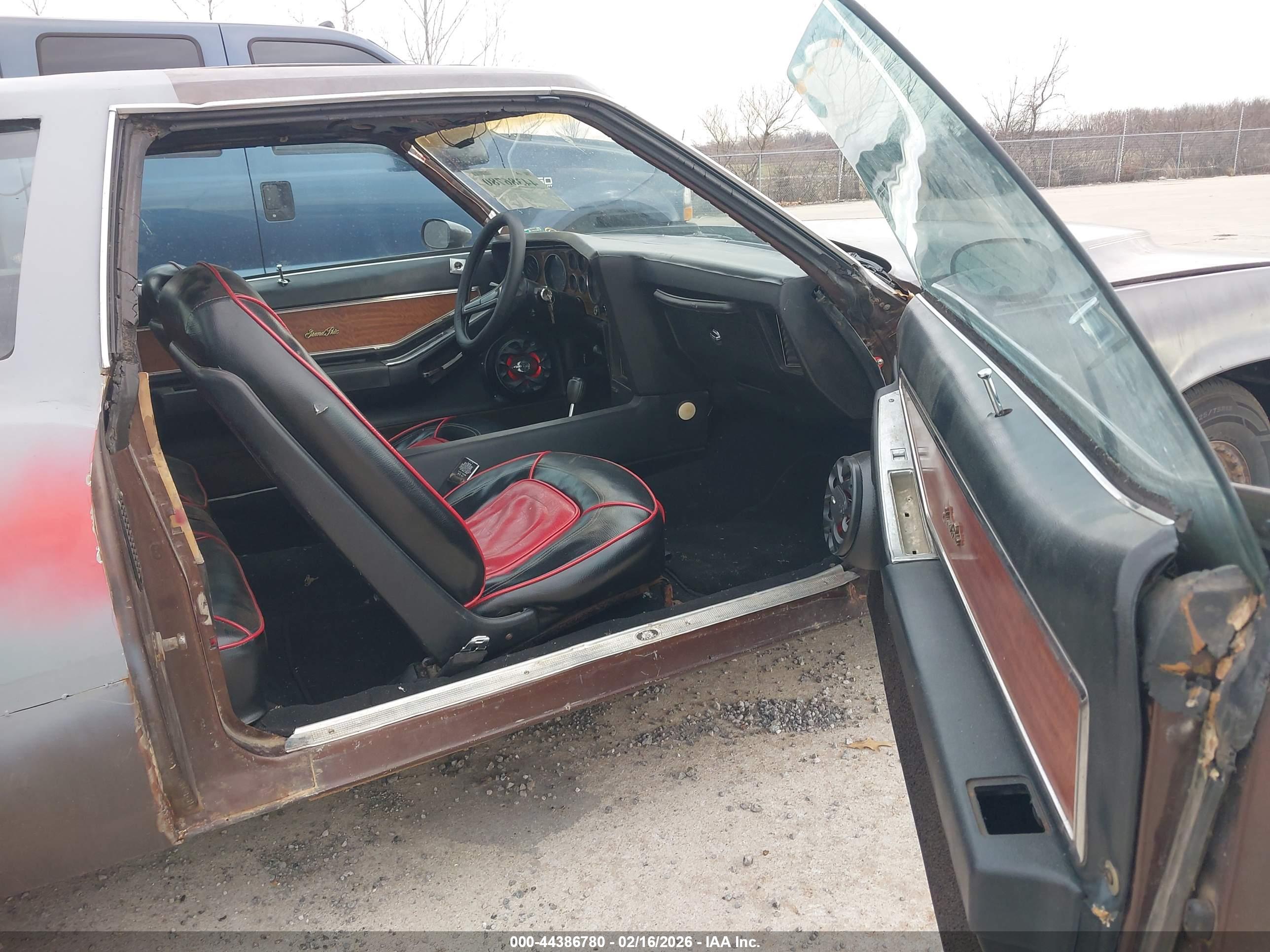 PONTIAC GRAND image 5