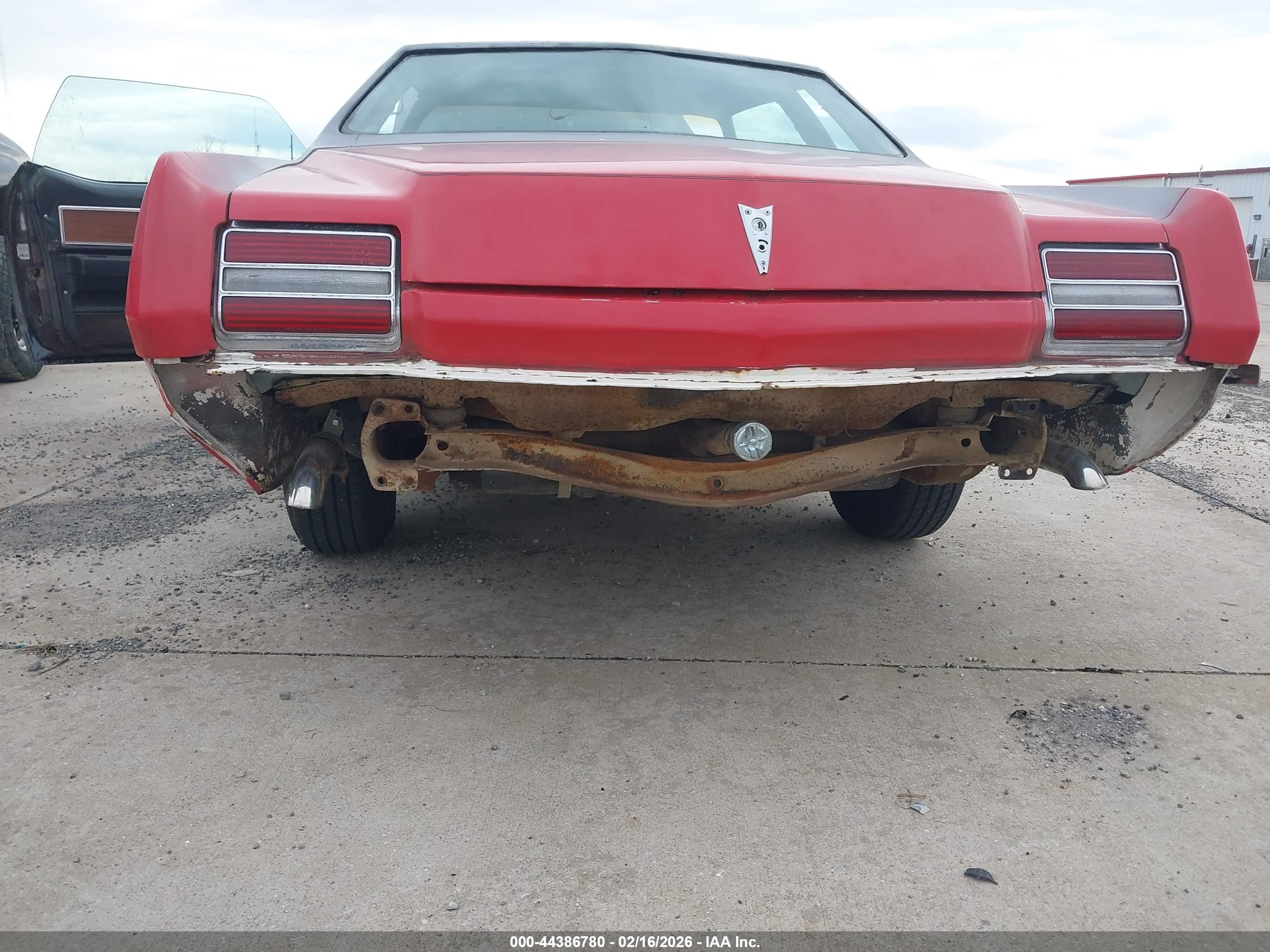 PONTIAC GRAND image 6