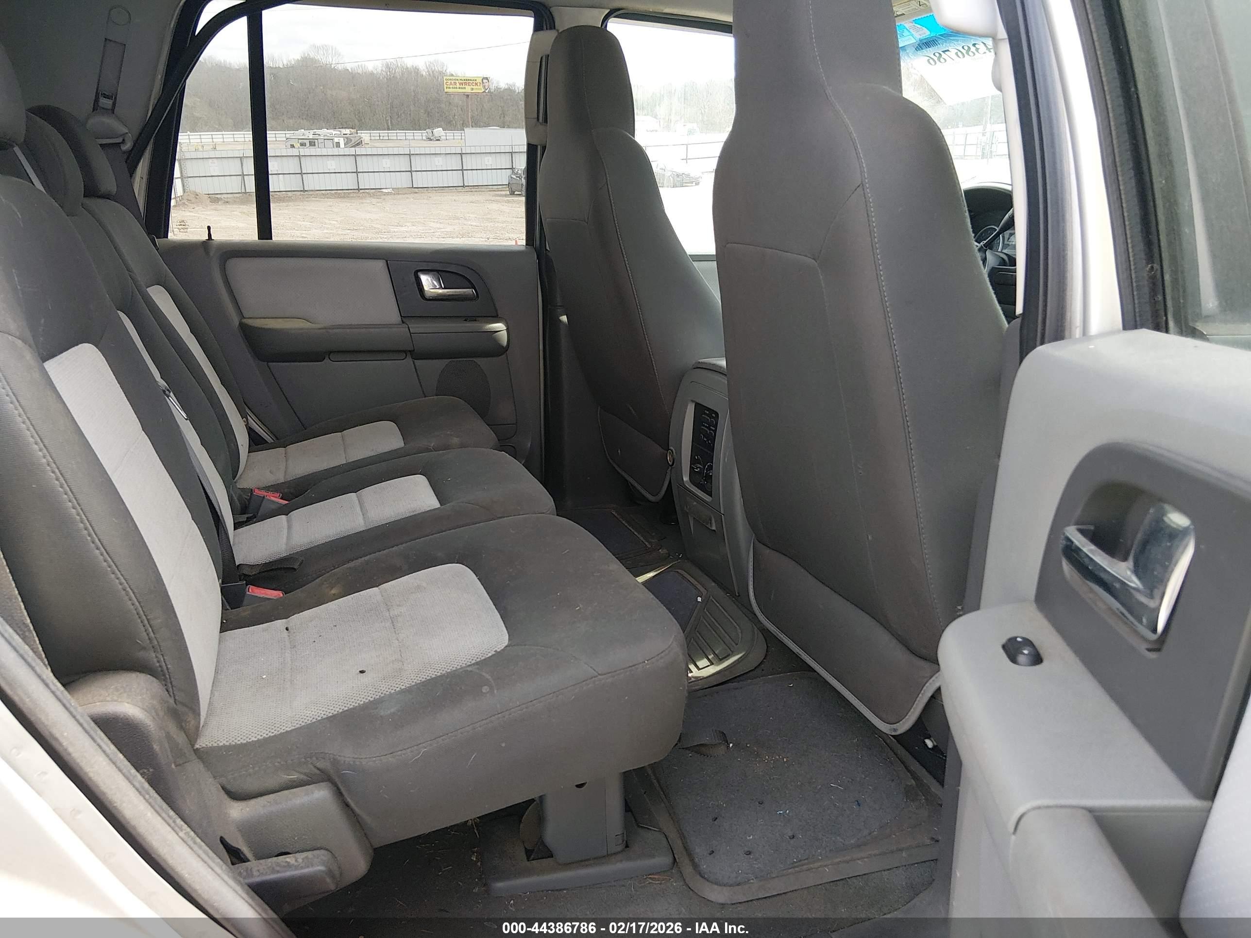 FORD EXPEDITION image 8
