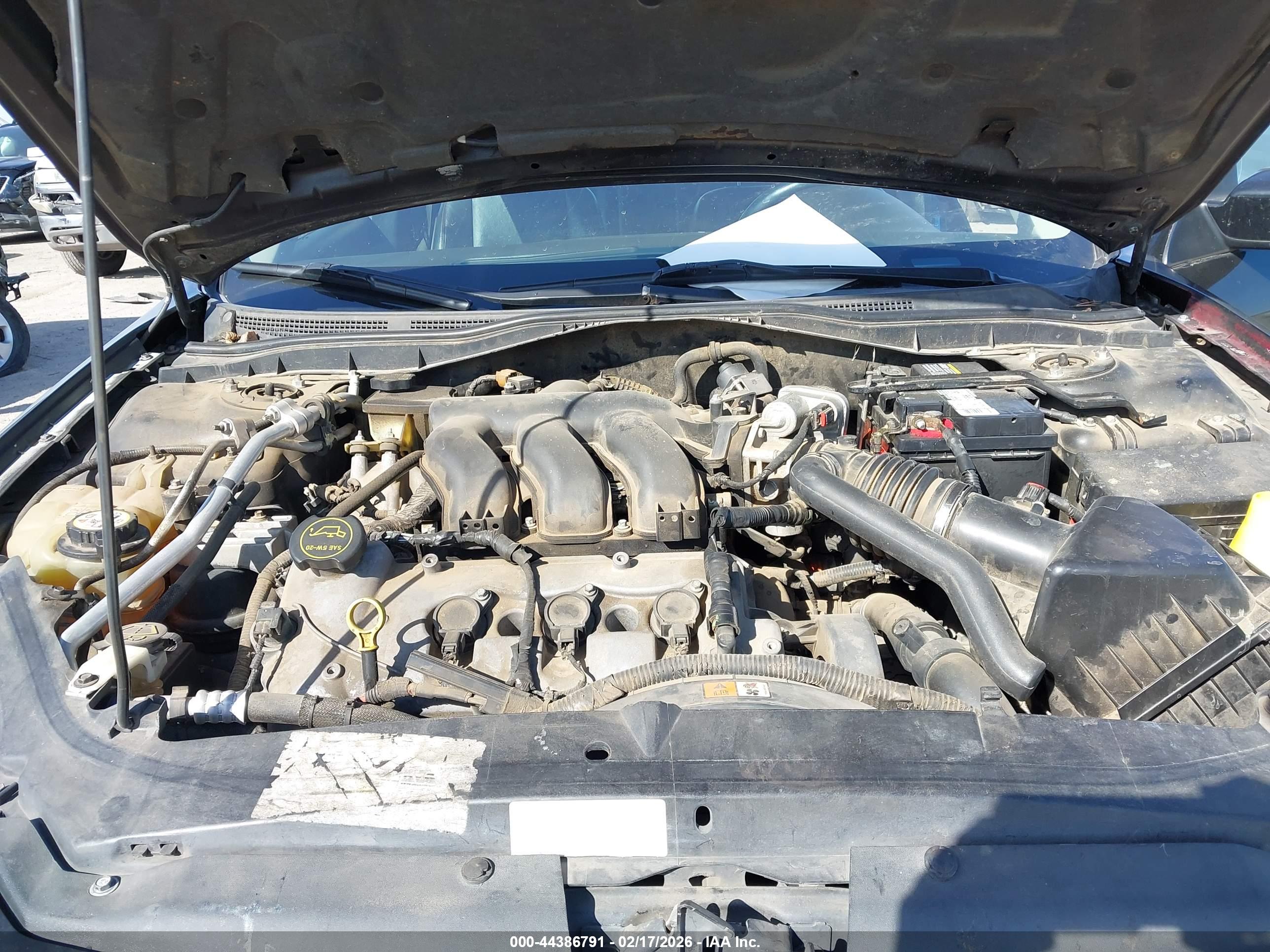 FORD FUSION image 10