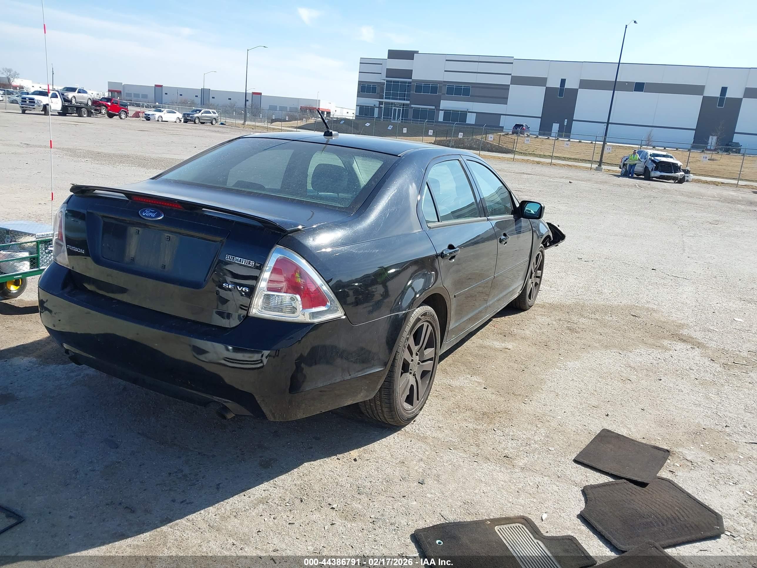 FORD FUSION image 4