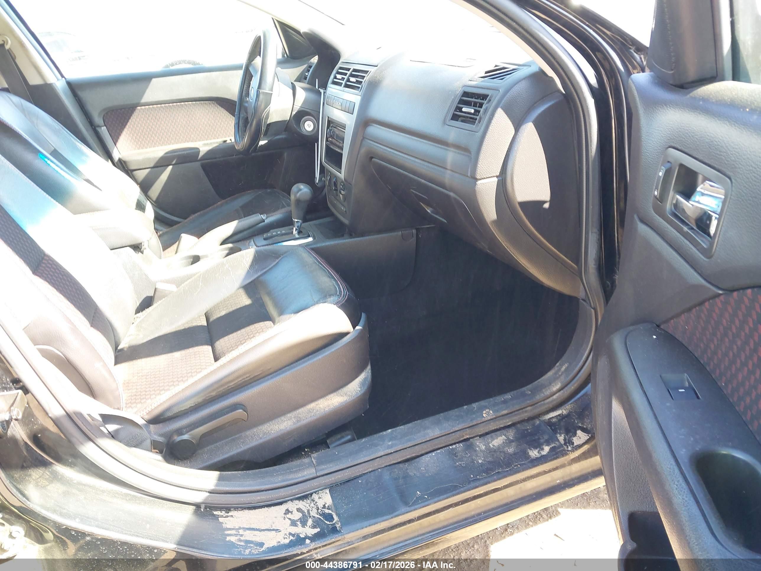FORD FUSION image 5