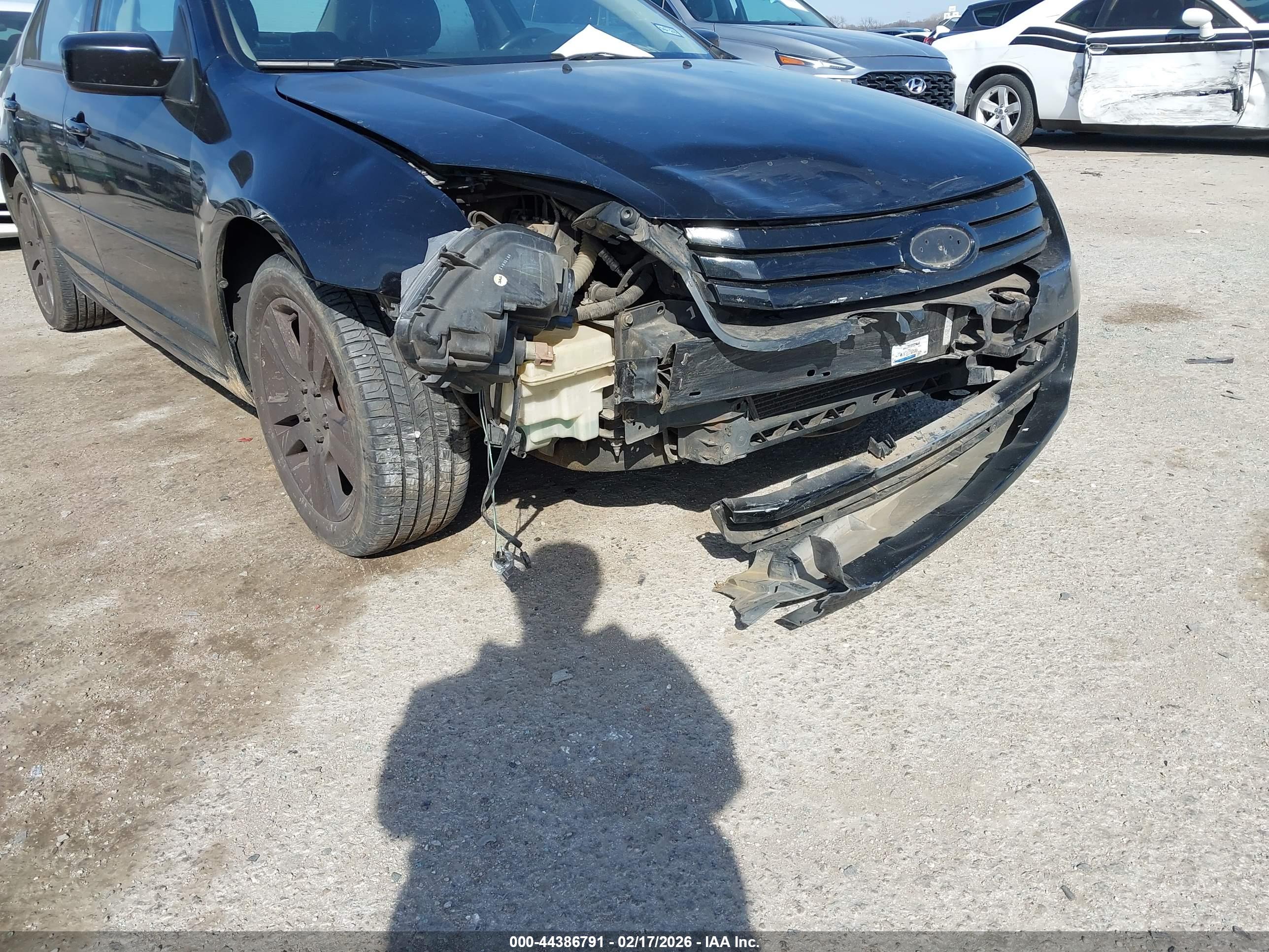 FORD FUSION image 6