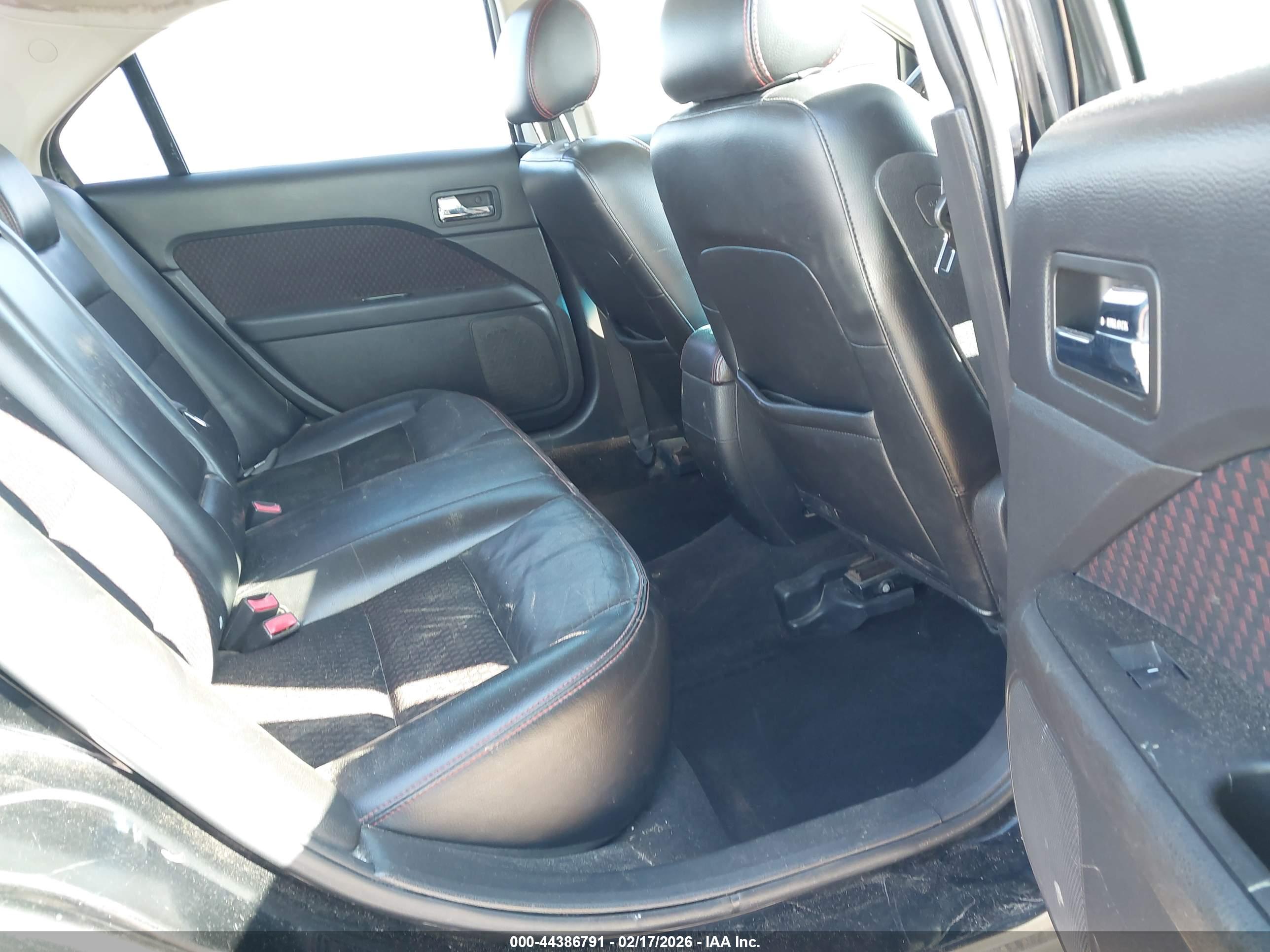 FORD FUSION image 8