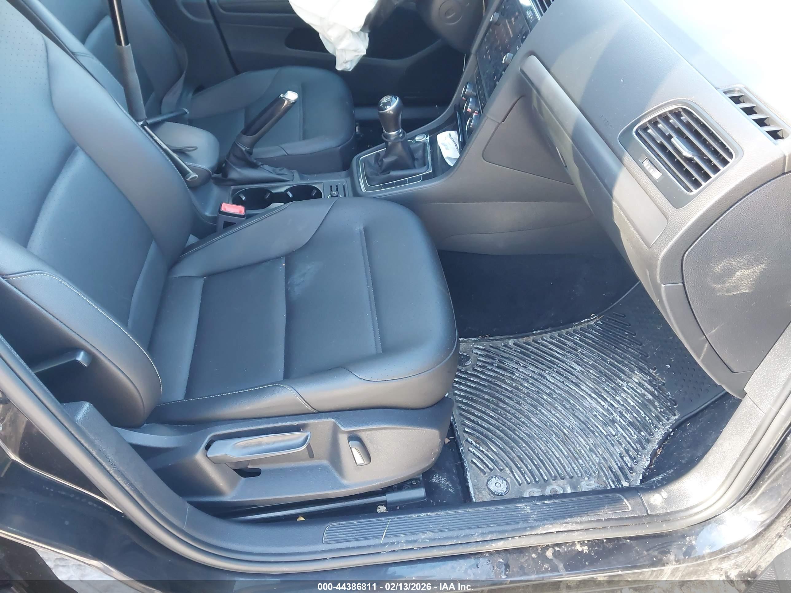 VOLKSWAGEN GOLF image 5