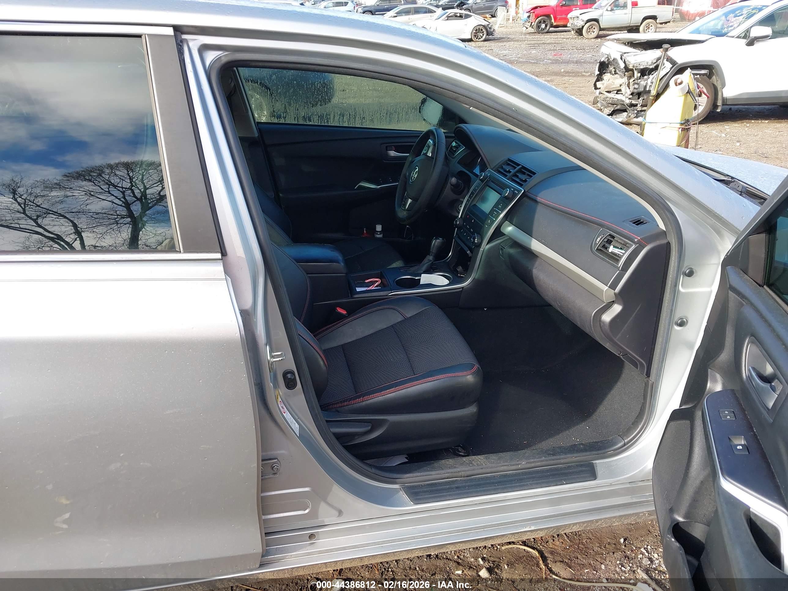 TOYOTA CAMRY image 5