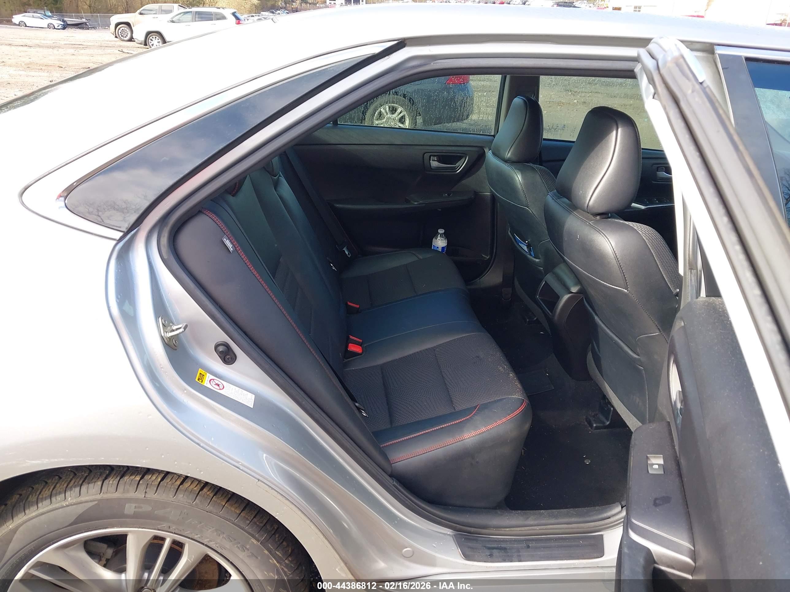 TOYOTA CAMRY image 8