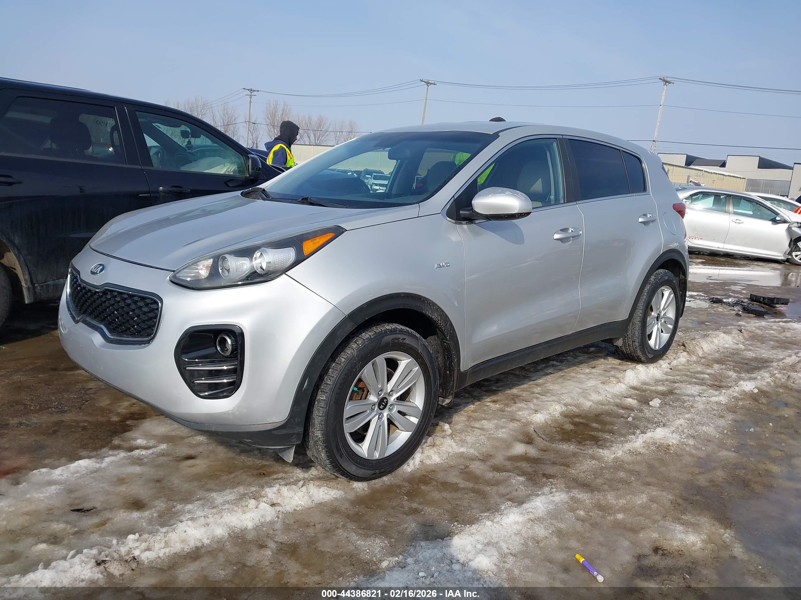 KIA SPORTAGE image 2