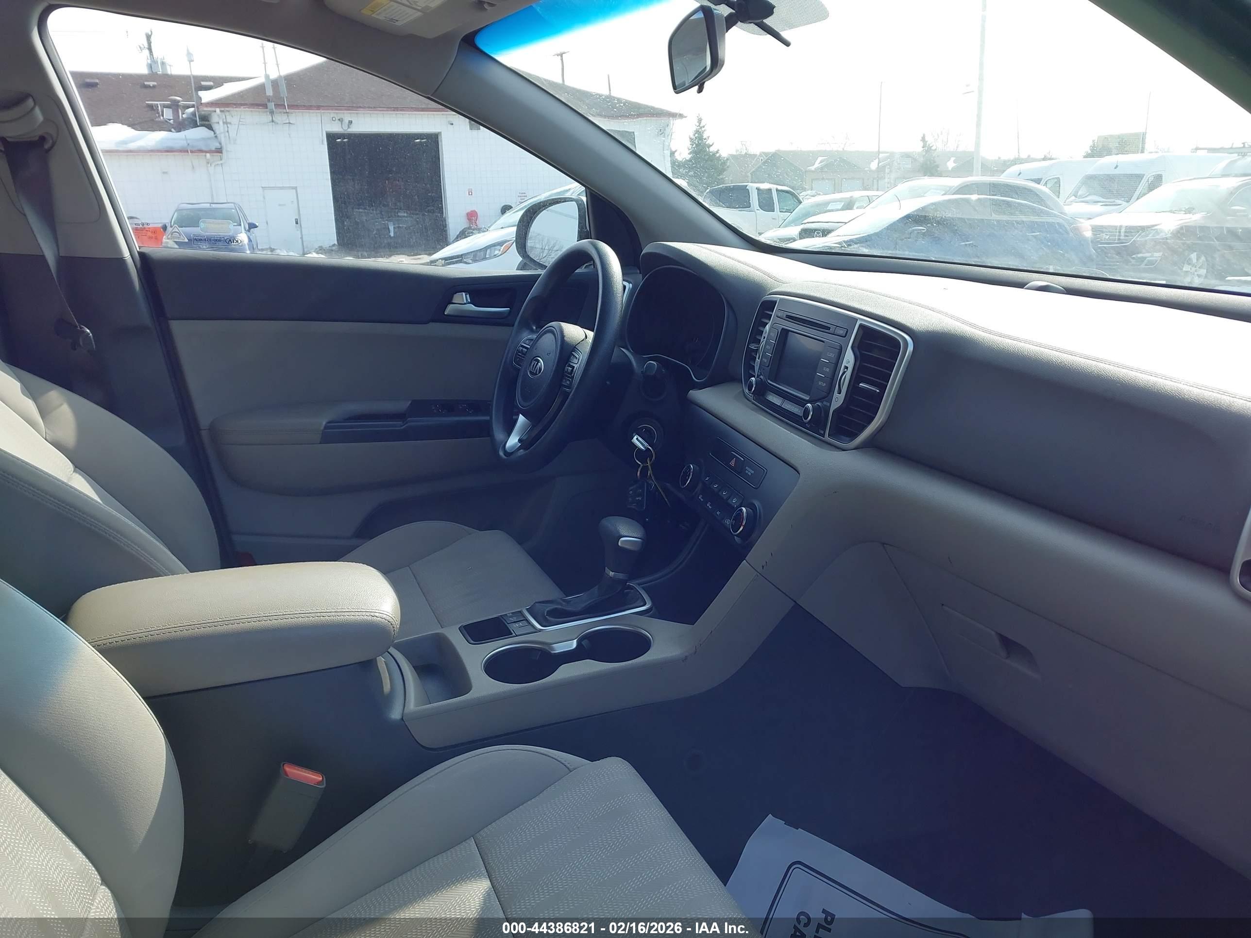KIA SPORTAGE image 5