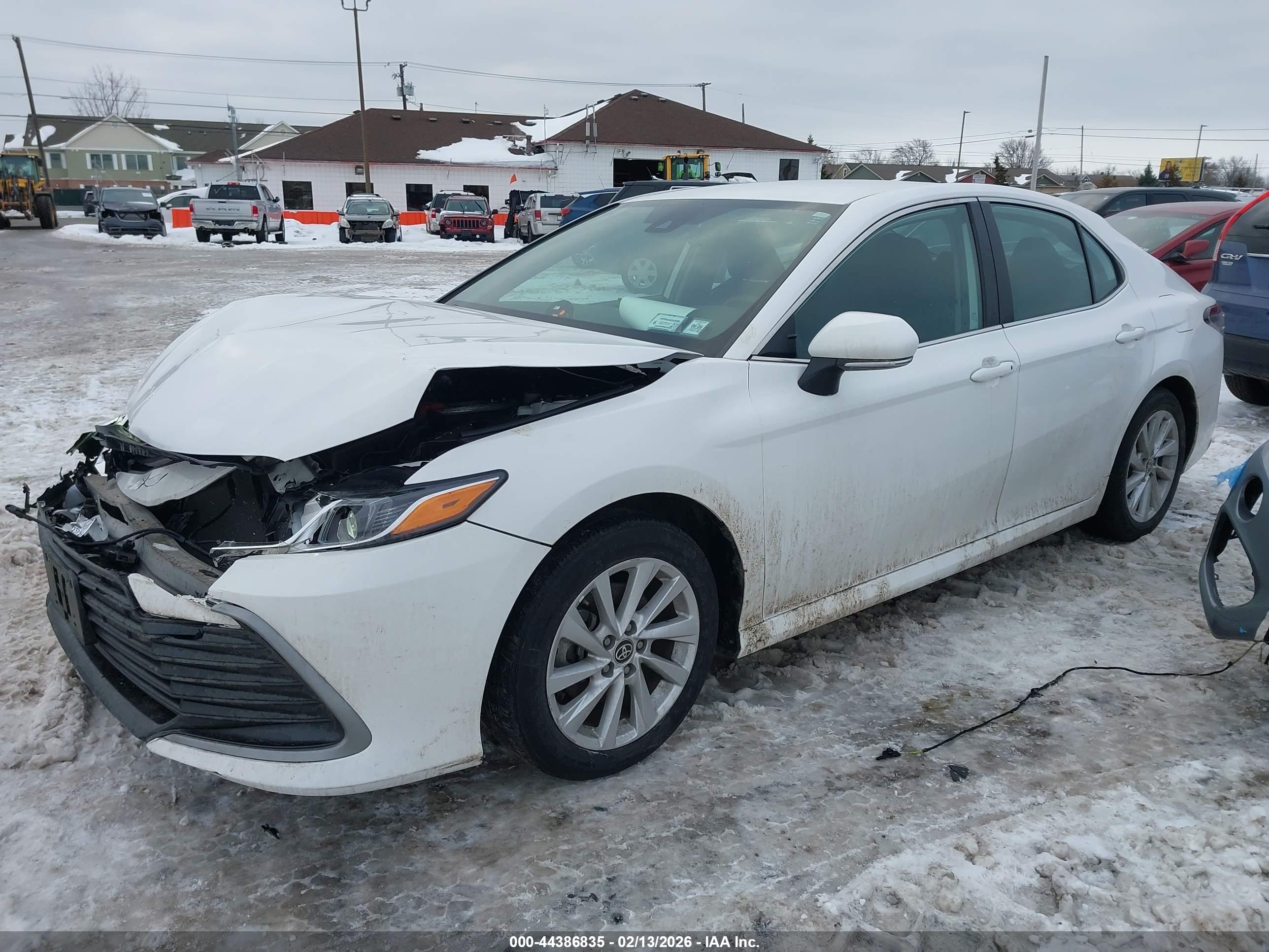 TOYOTA CAMRY image 2