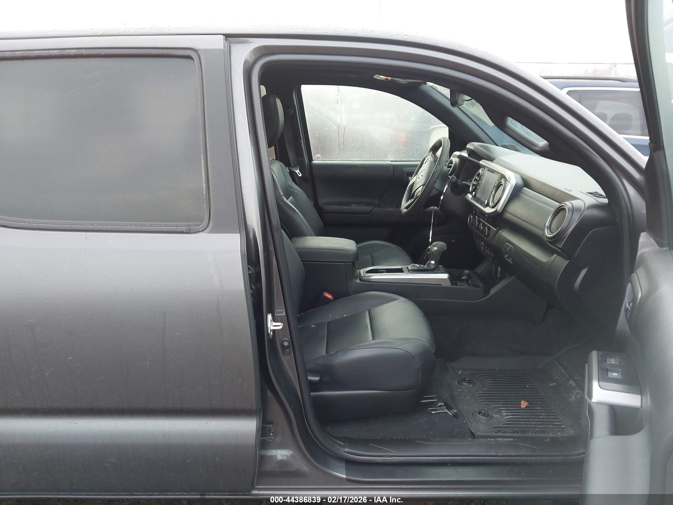 TOYOTA TACOMA image 5