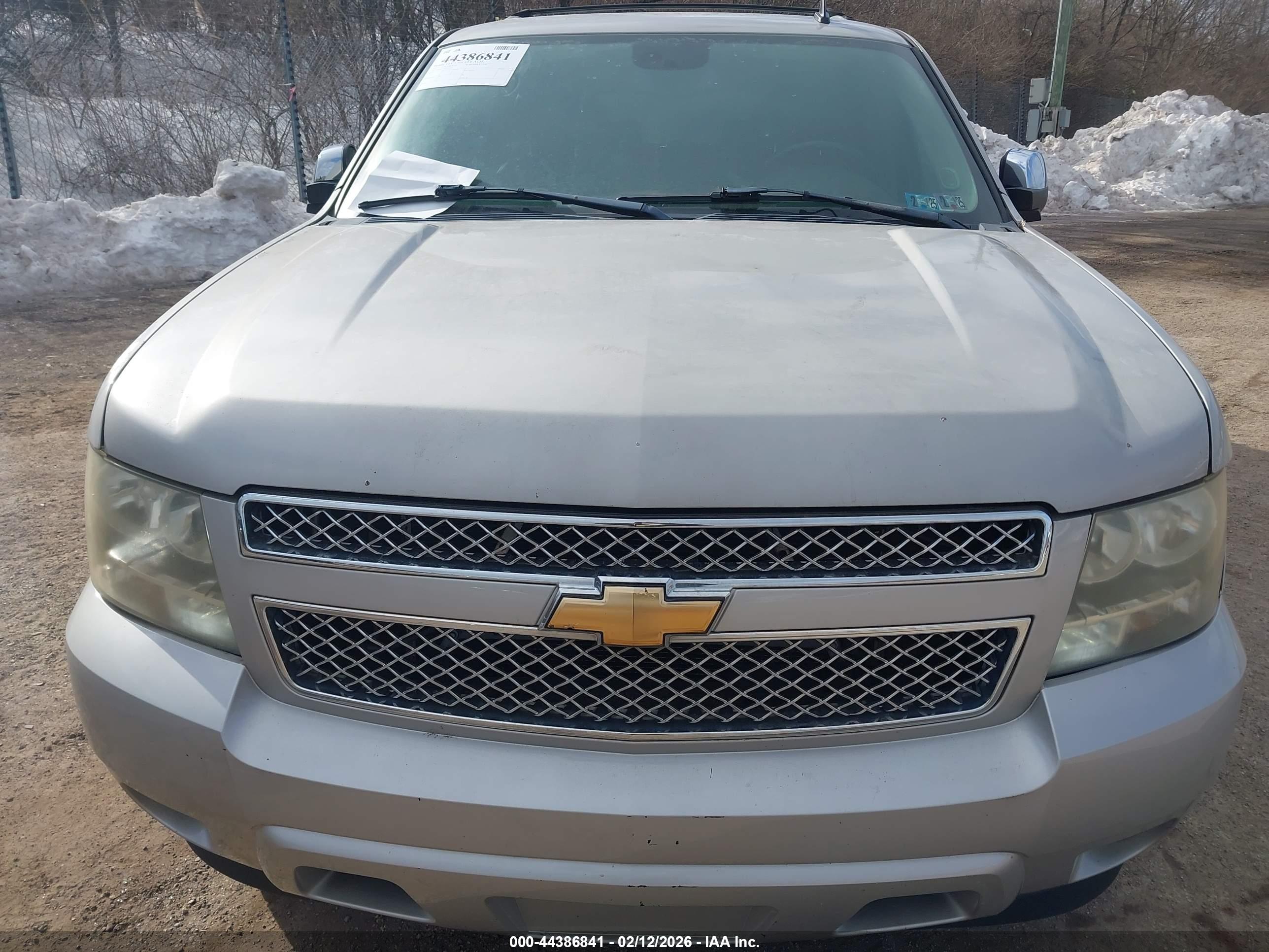 CHEVROLET SUBURBAN image 6