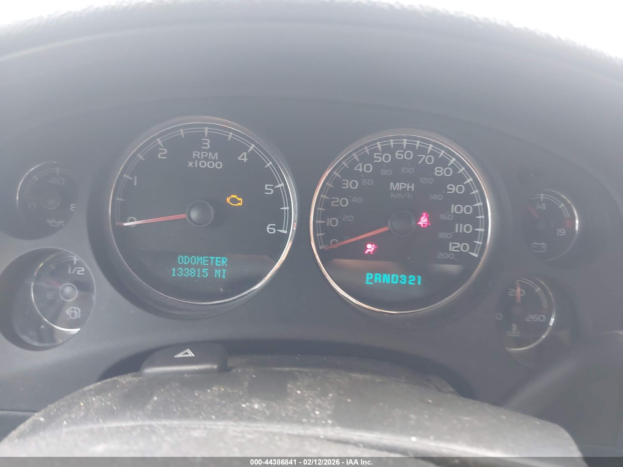CHEVROLET SUBURBAN image 7