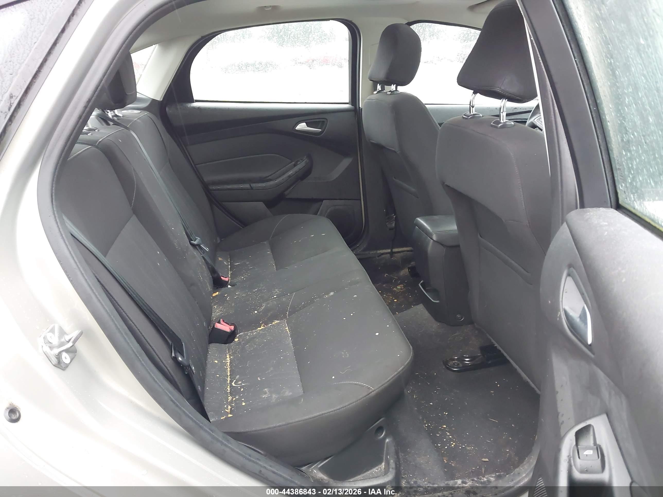 FORD FOCUS image 8