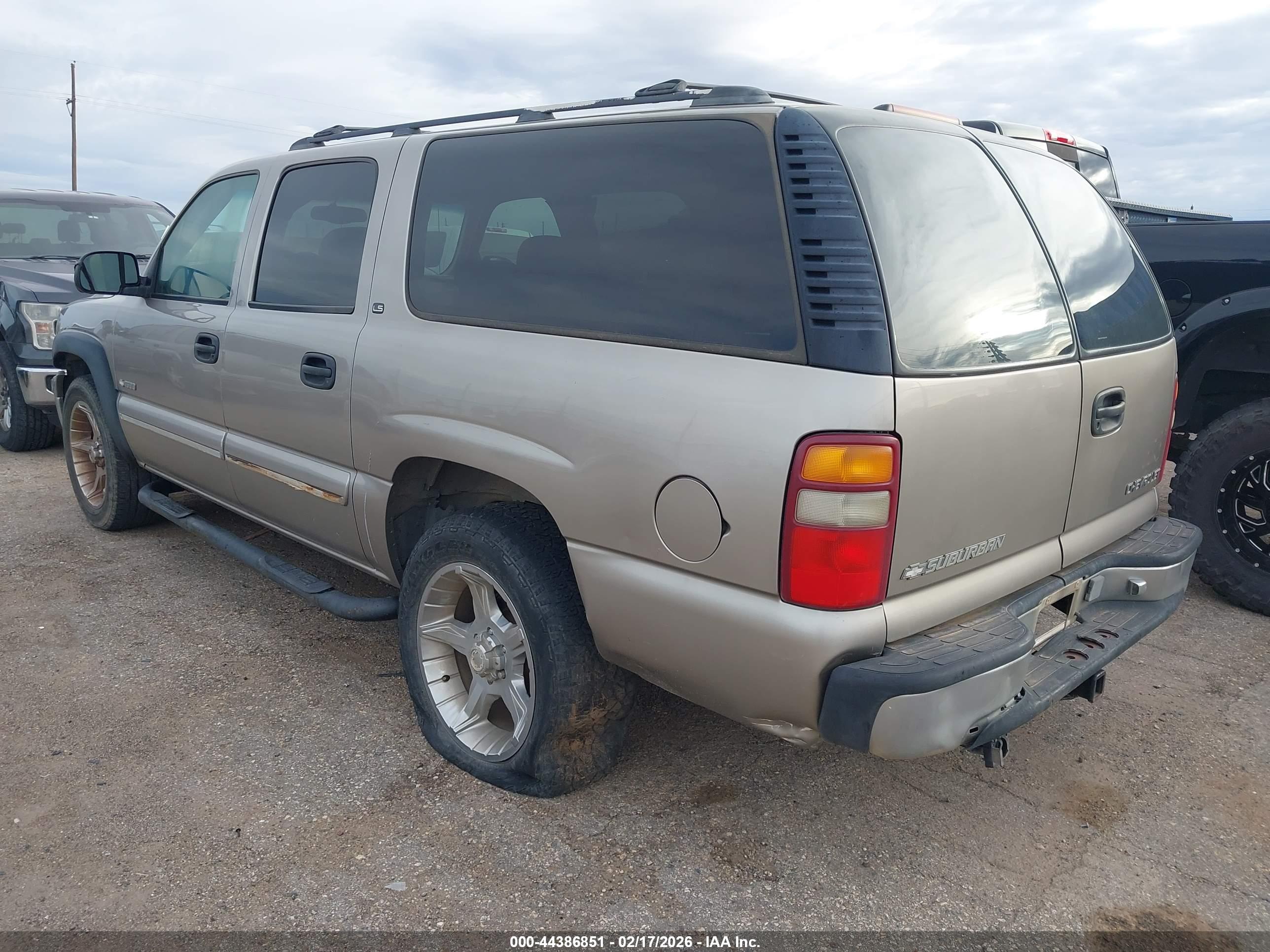 CHEVROLET SUBURBAN image 3