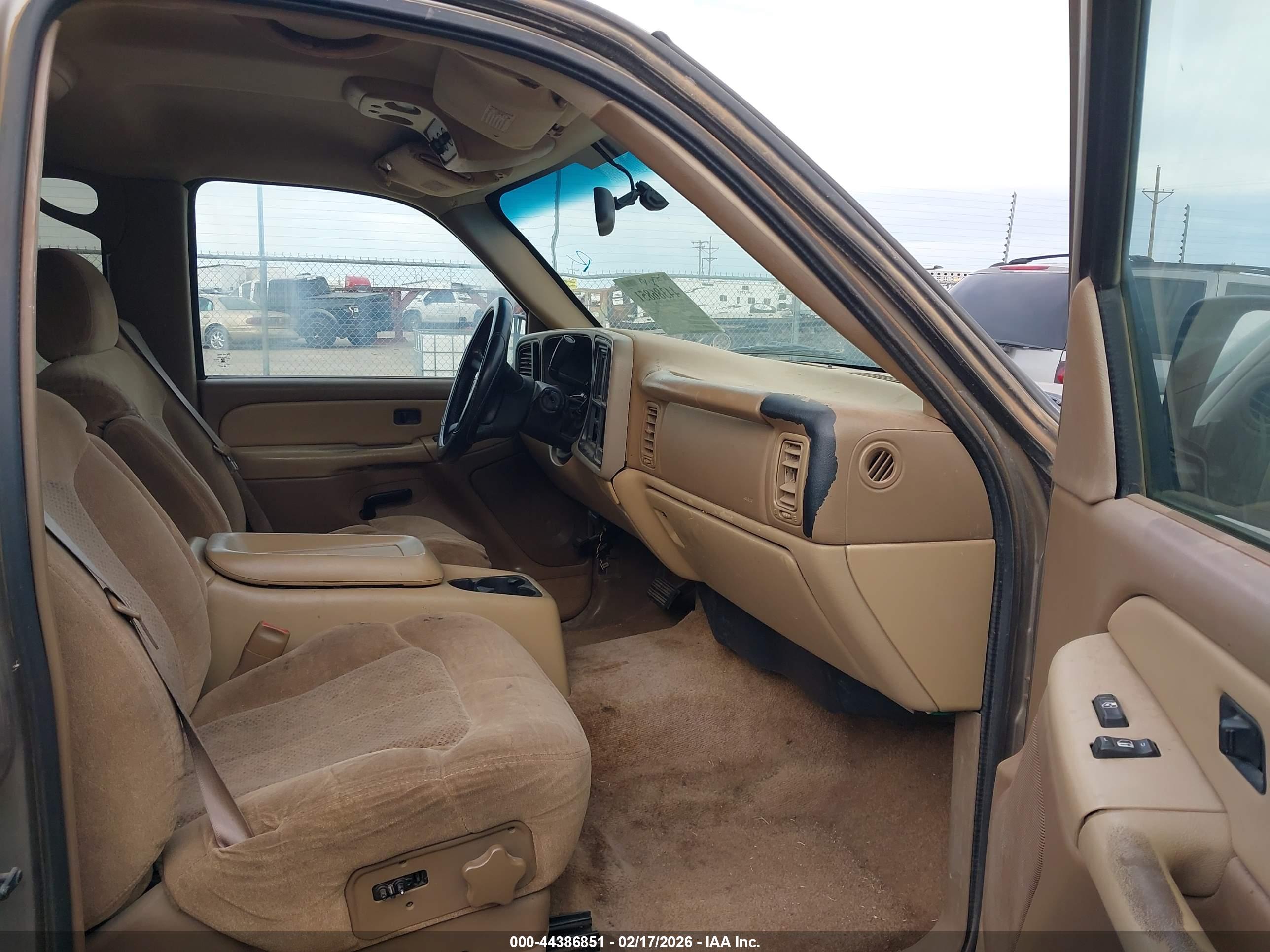 CHEVROLET SUBURBAN image 5