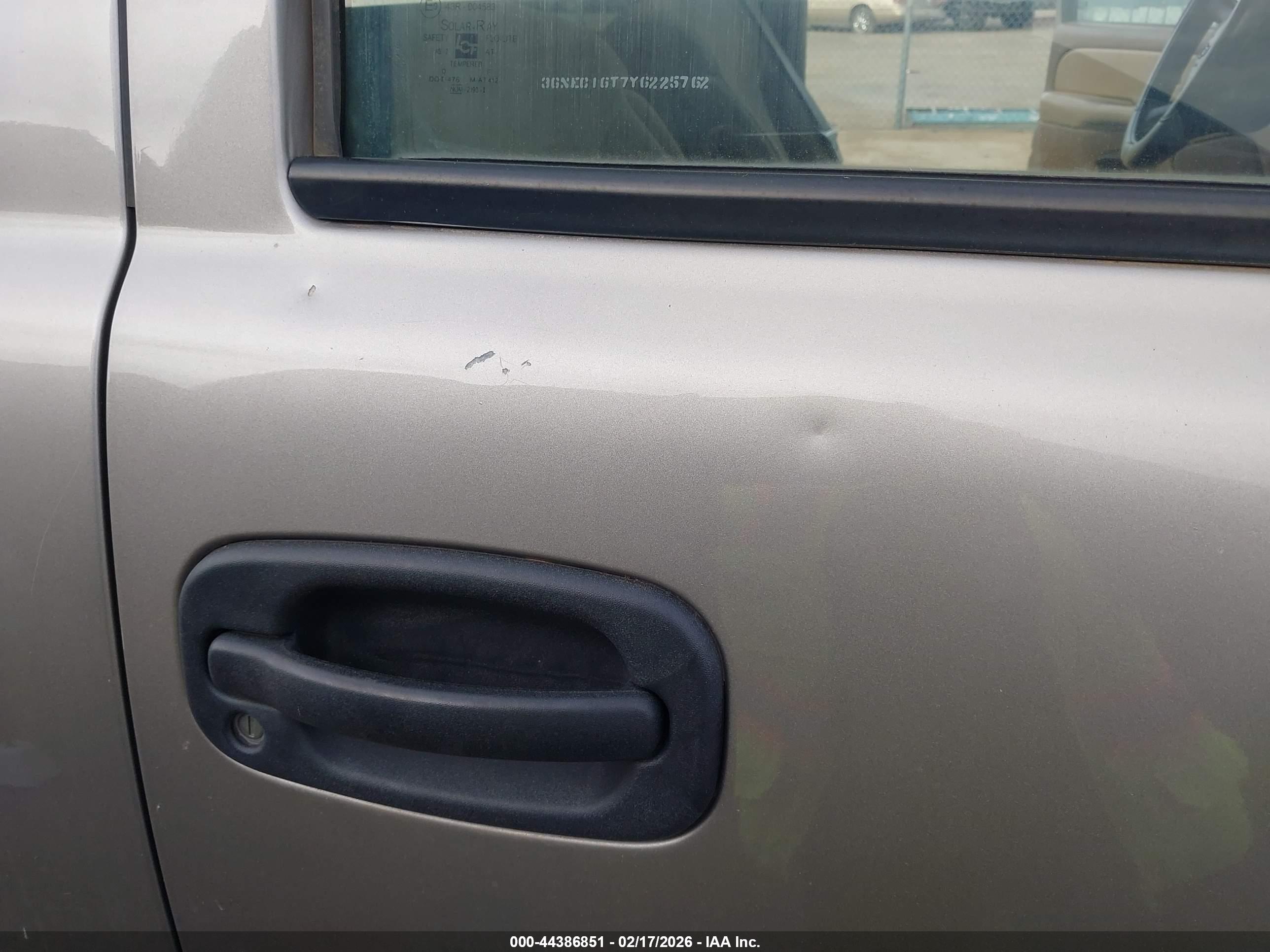 CHEVROLET SUBURBAN image 6