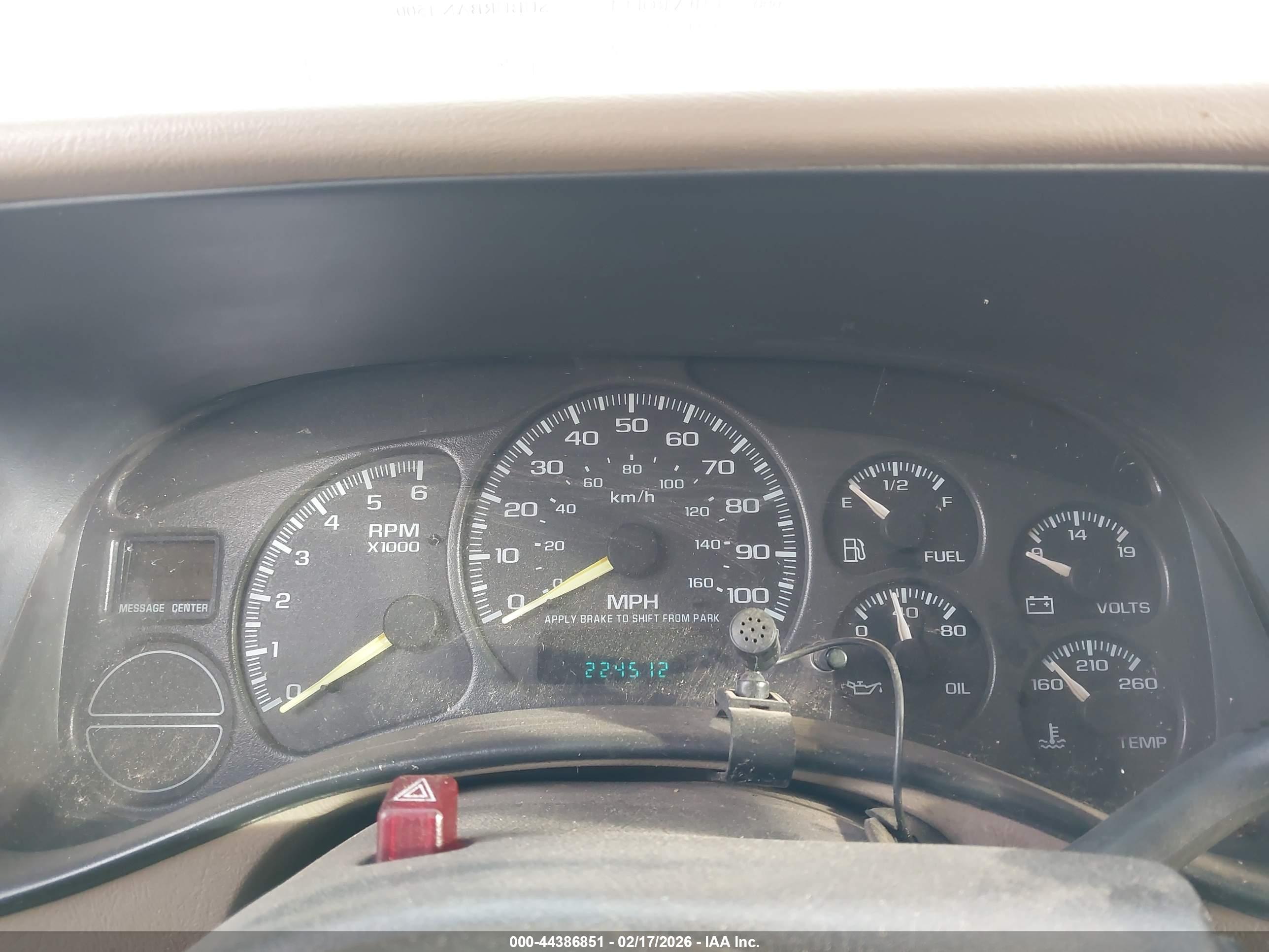 CHEVROLET SUBURBAN image 7