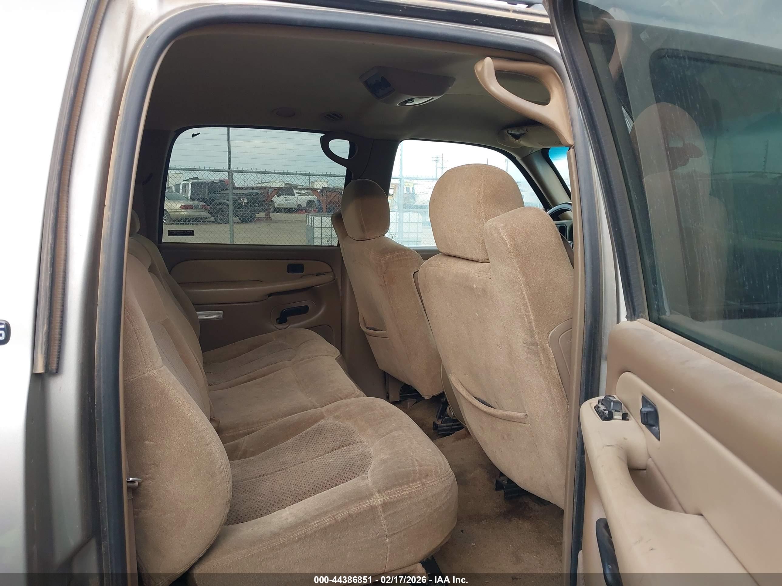 CHEVROLET SUBURBAN image 8