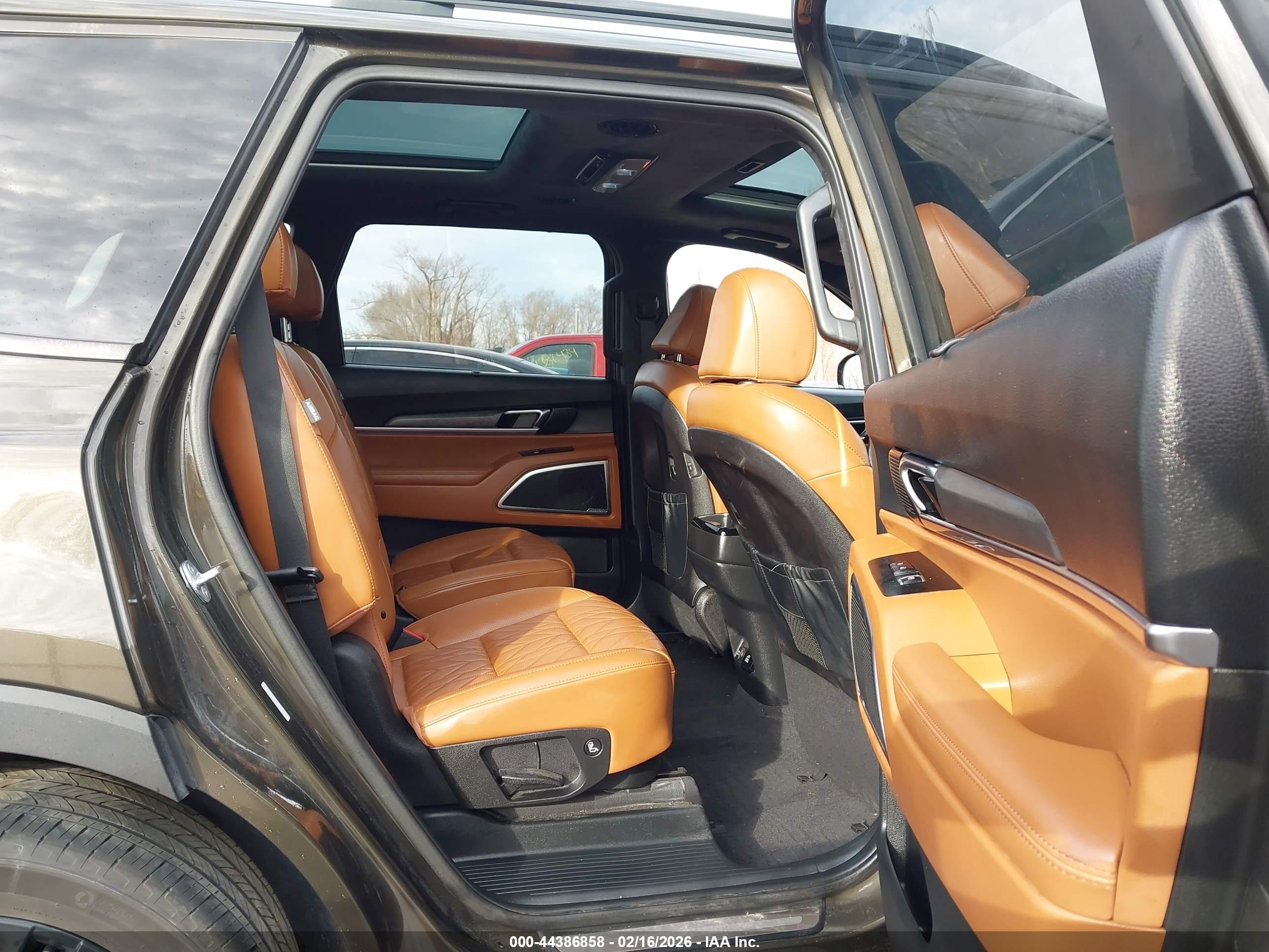 KIA TELLURIDE image 8
