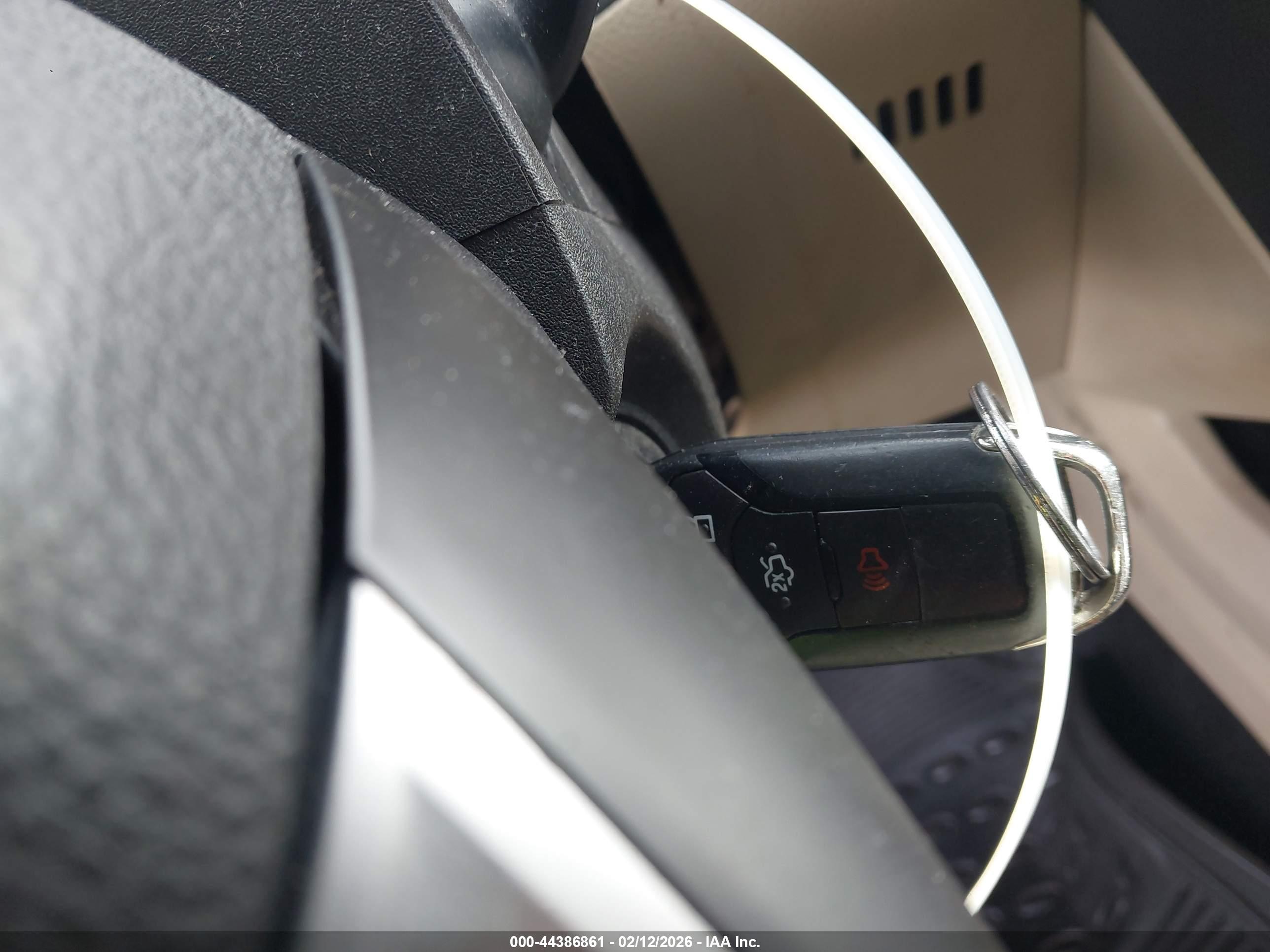 FORD FUSION image 11