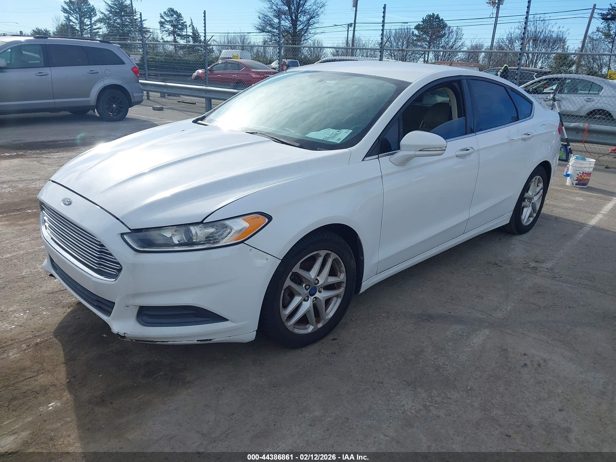 FORD FUSION image 2