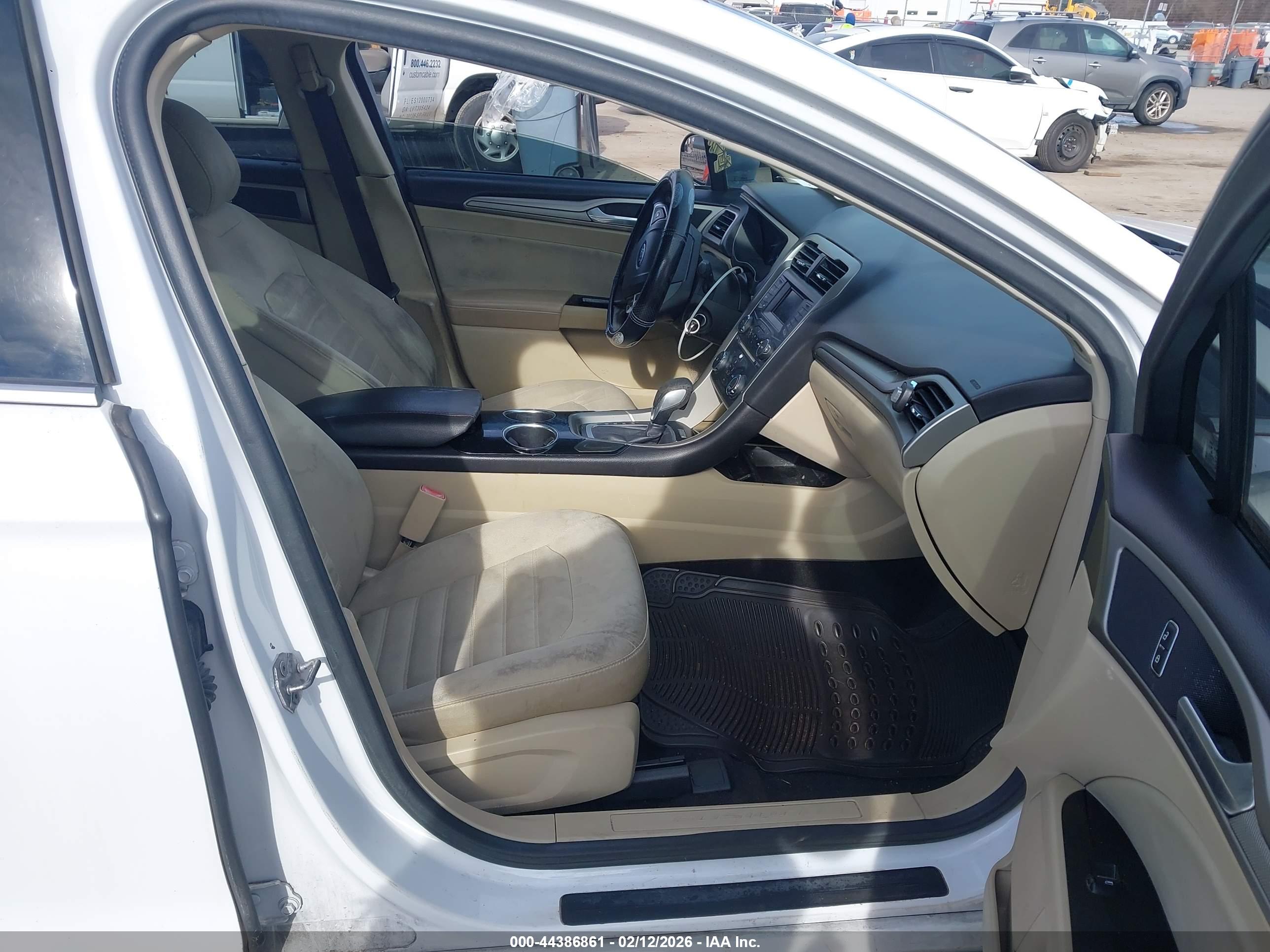 FORD FUSION image 5