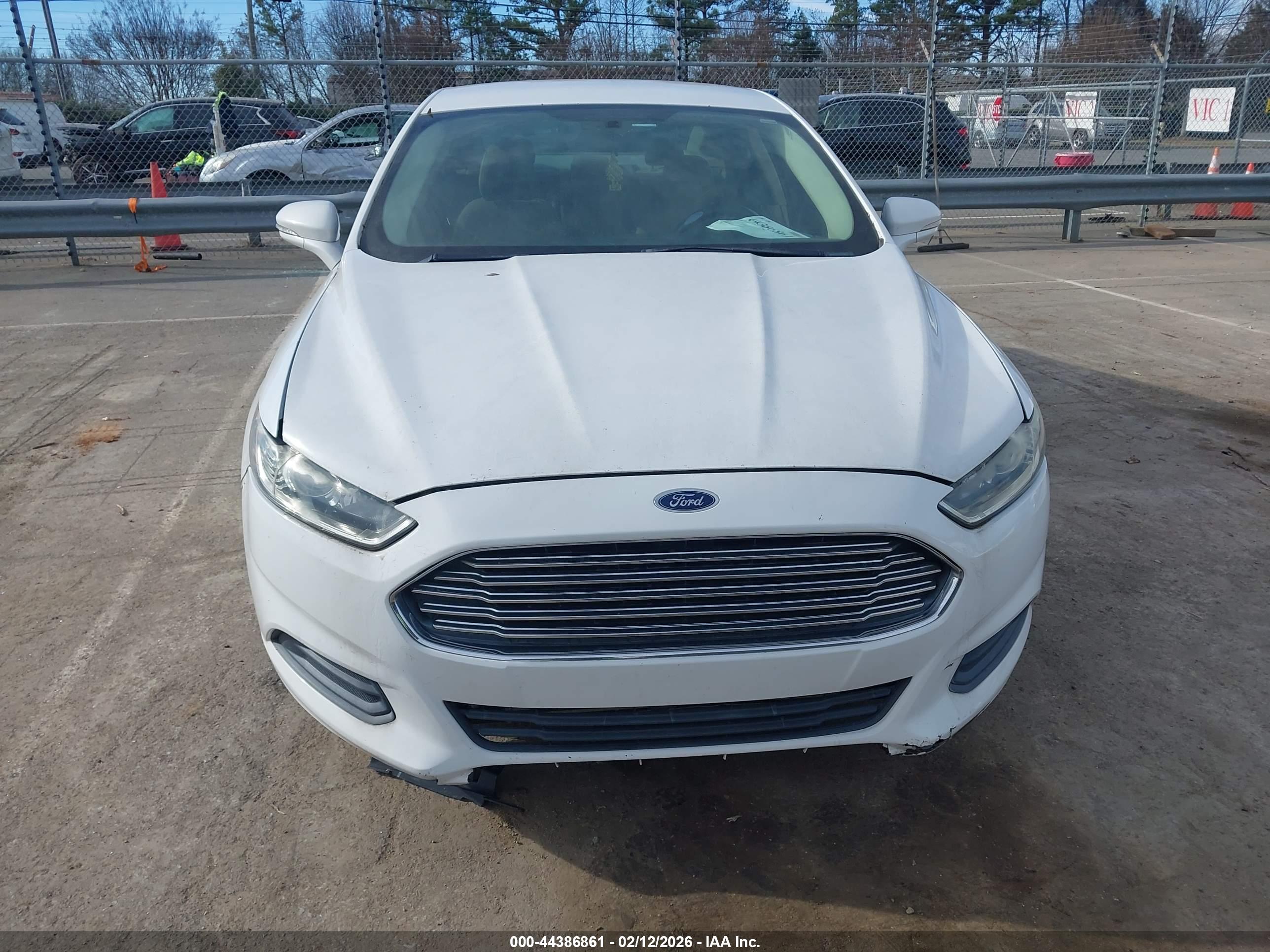 FORD FUSION image 6