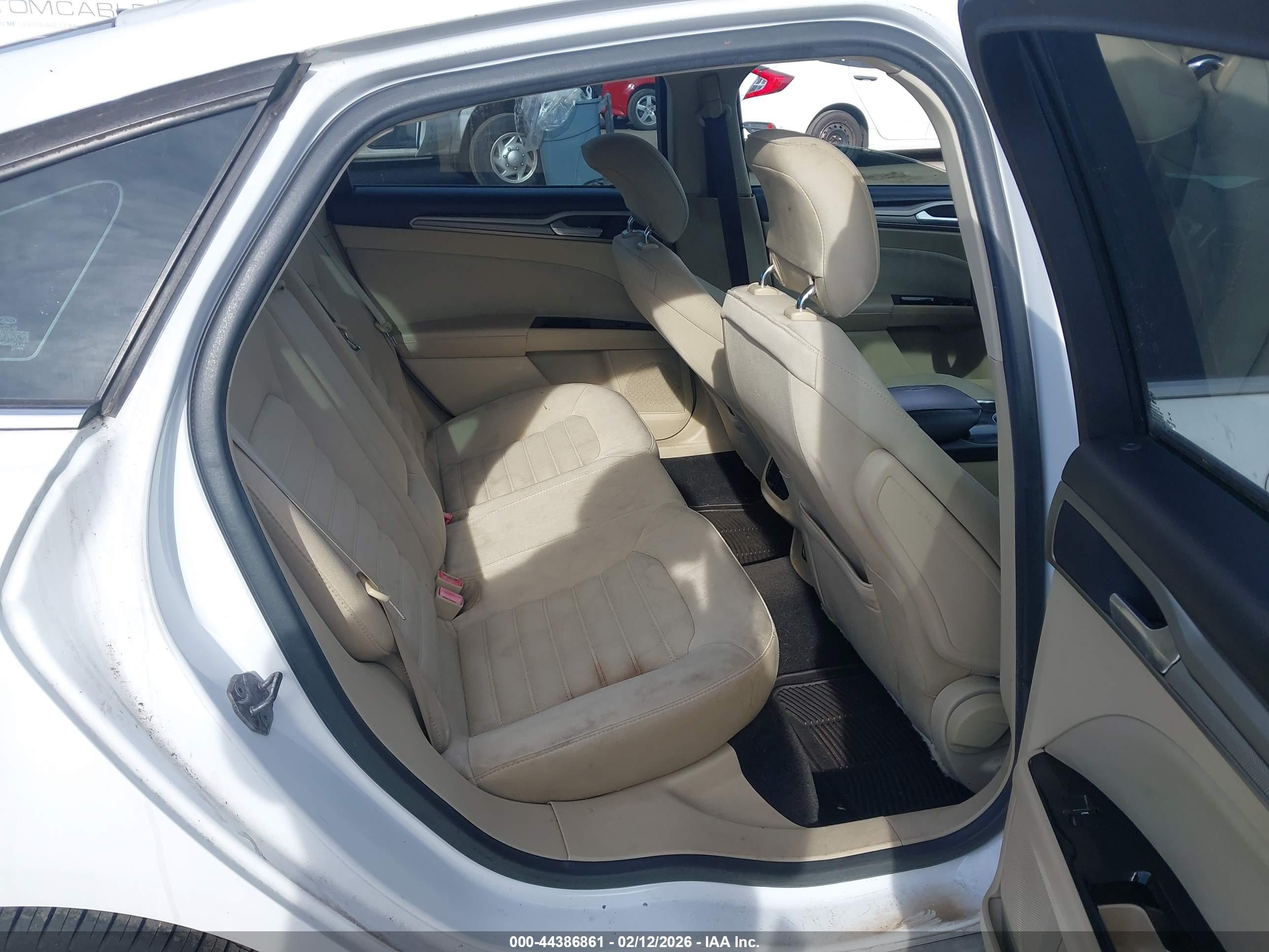 FORD FUSION image 8