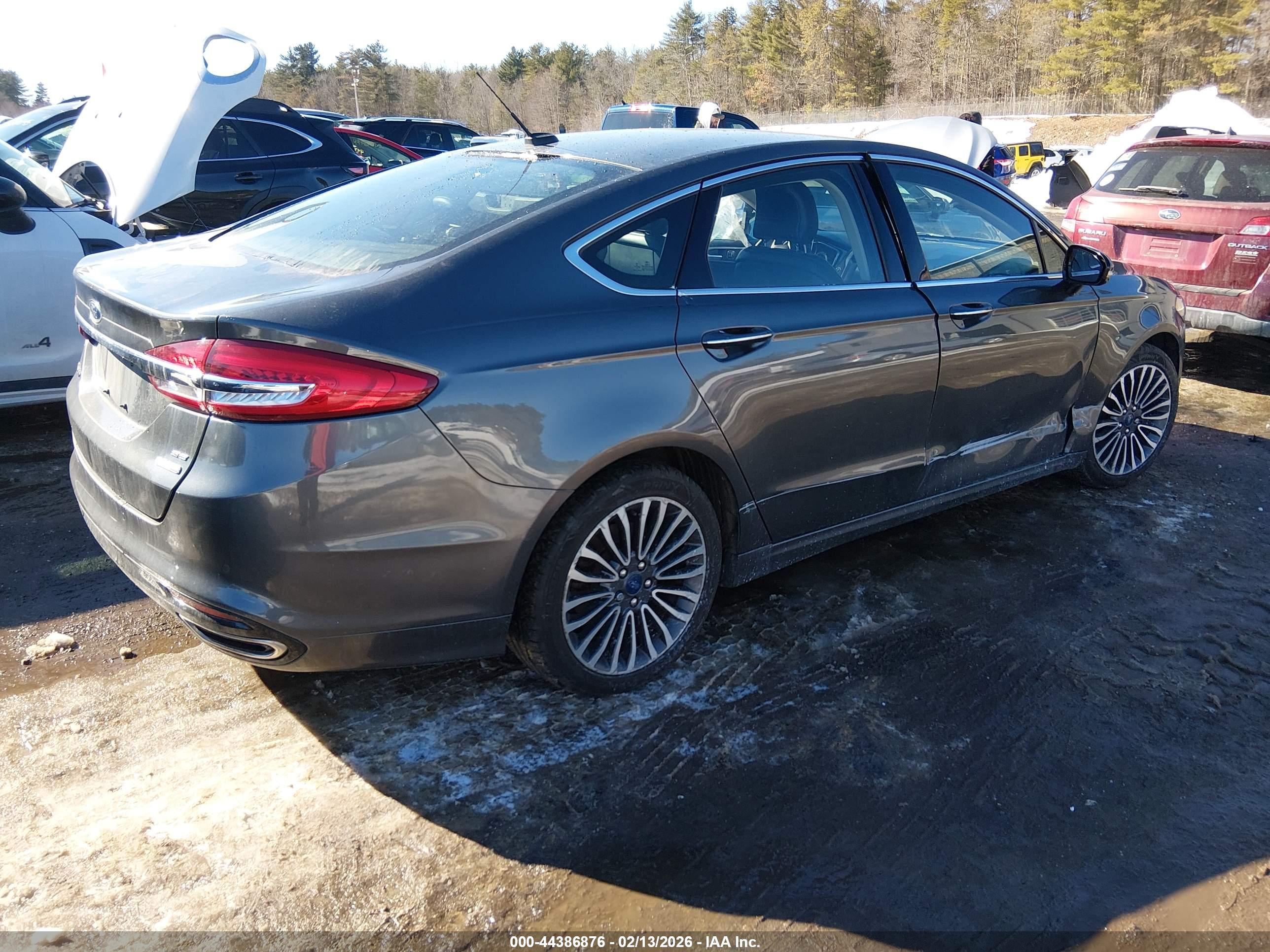 FORD FUSION image 4