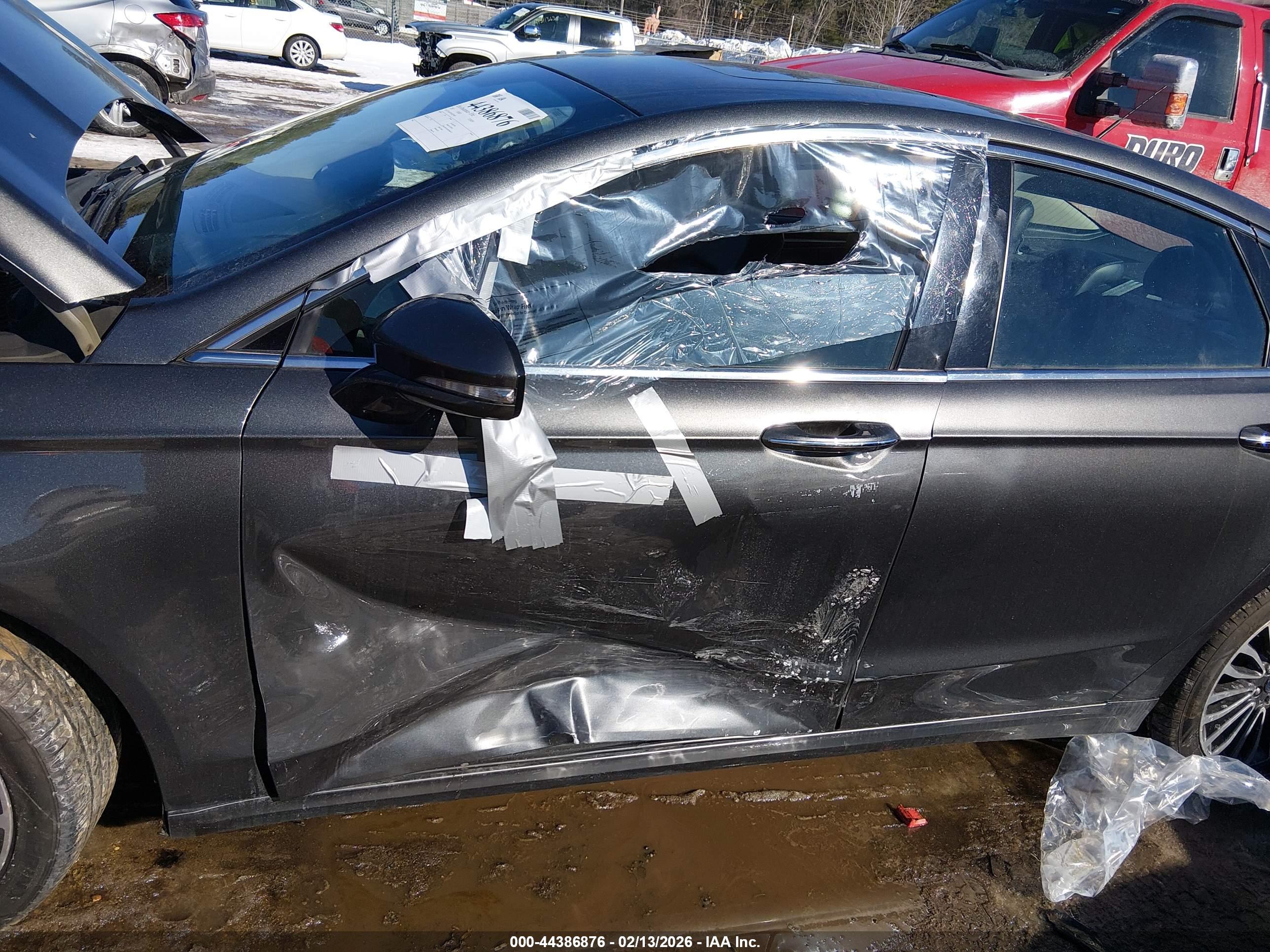 FORD FUSION image 6