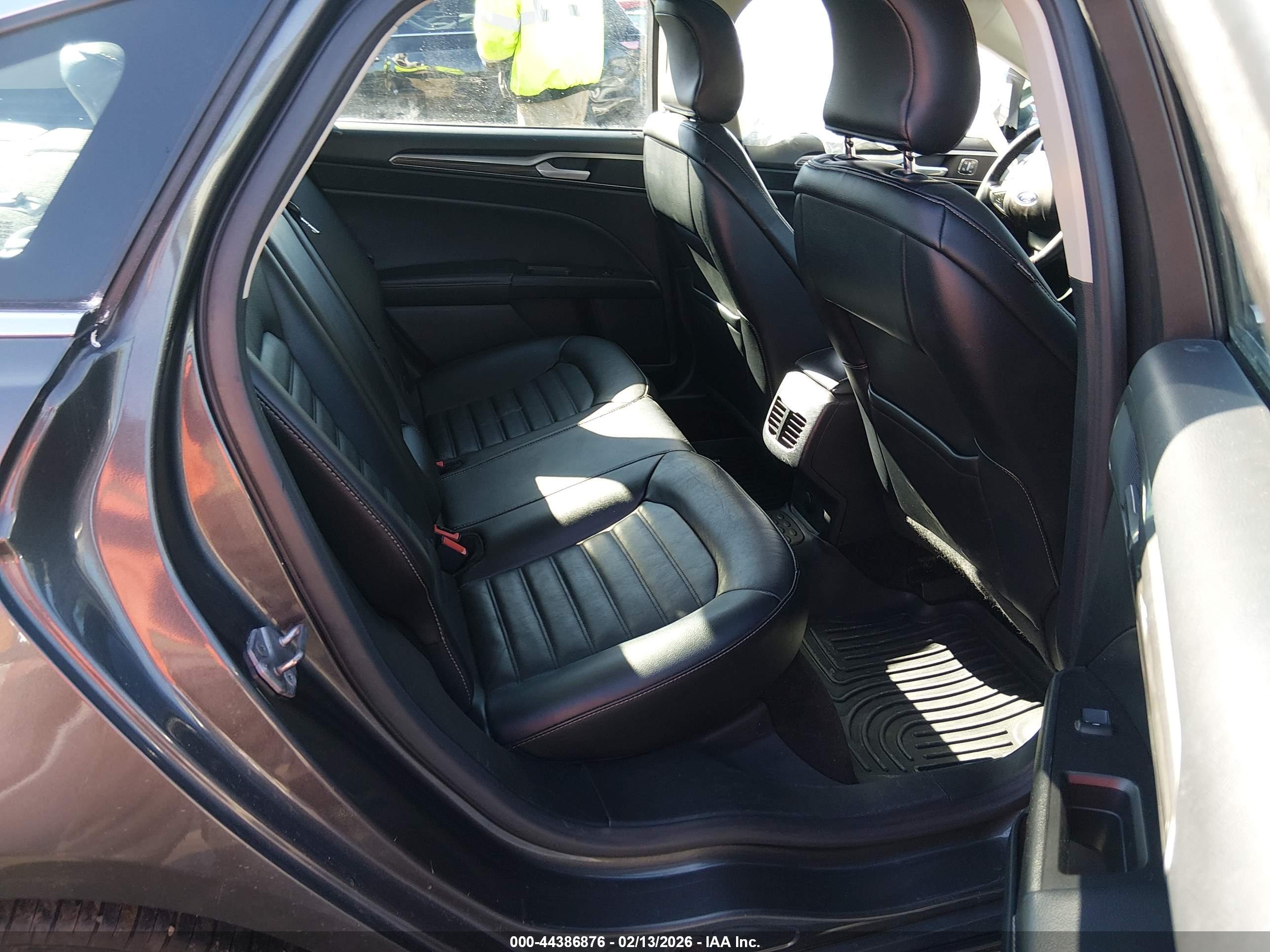 FORD FUSION image 8