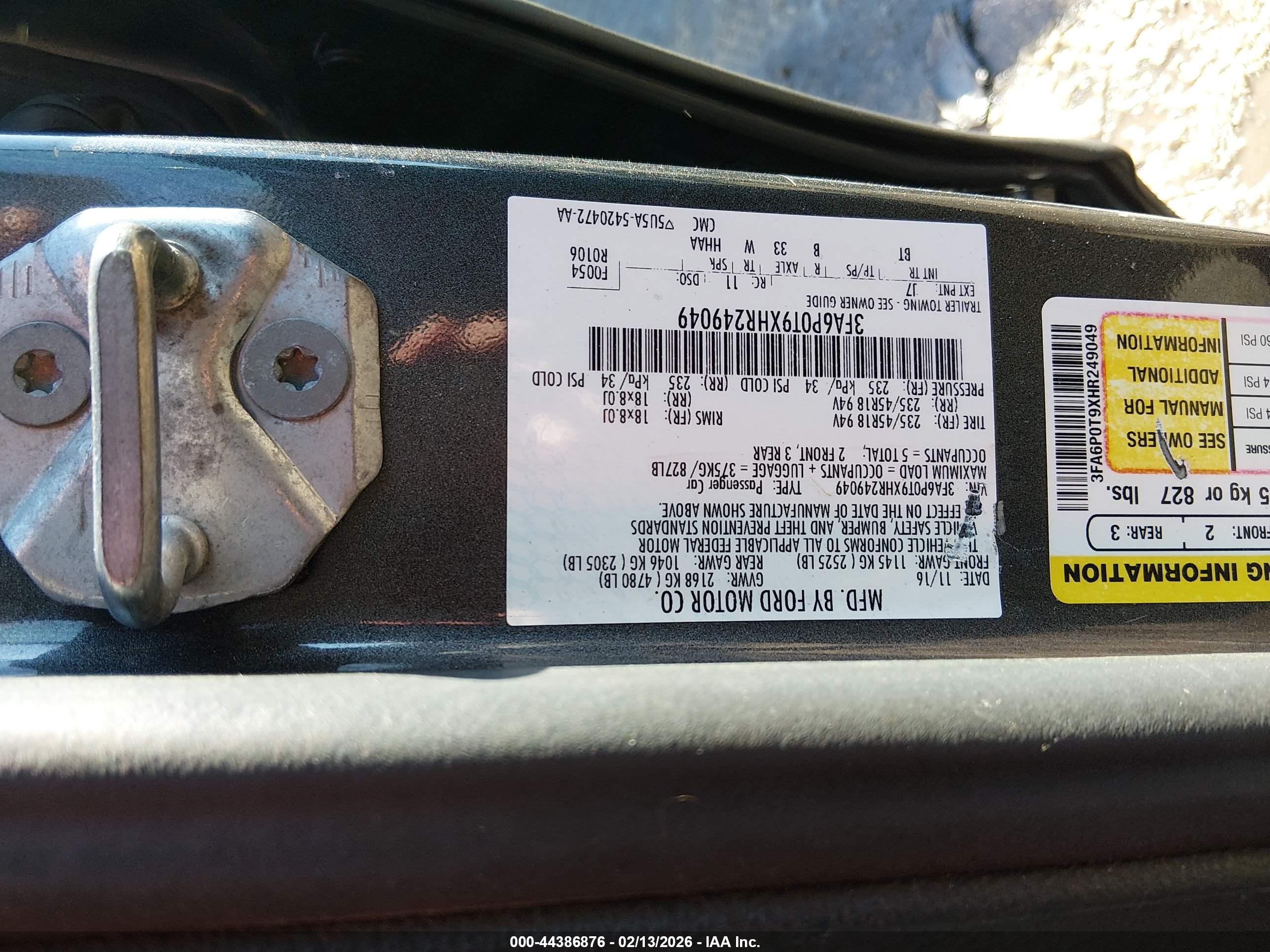 FORD FUSION image 9