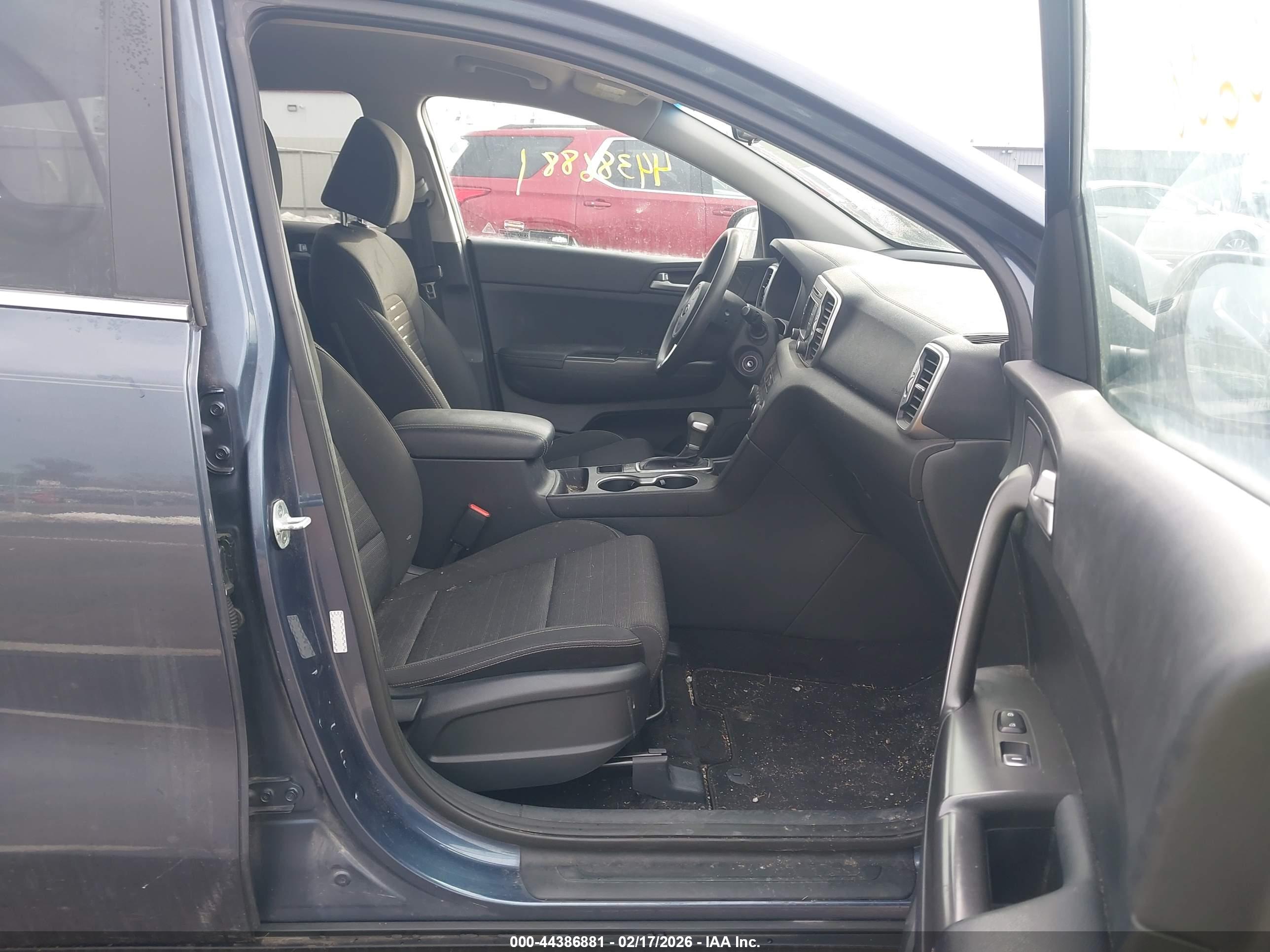 KIA SPORTAGE image 5