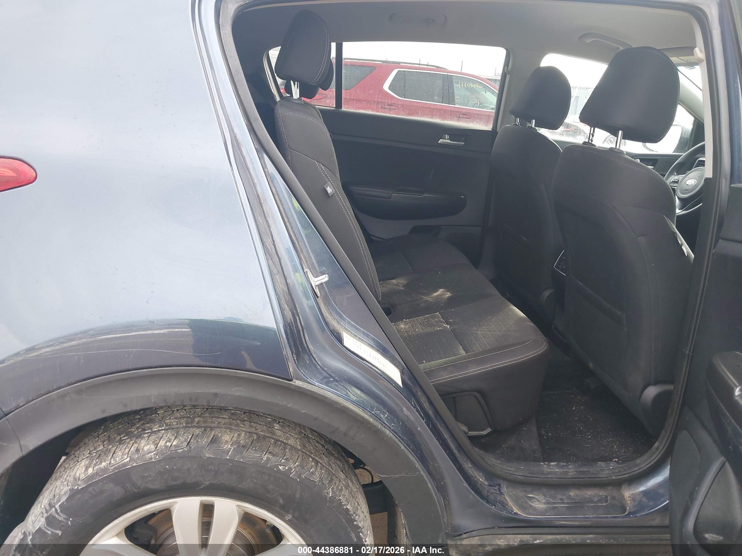 KIA SPORTAGE image 8