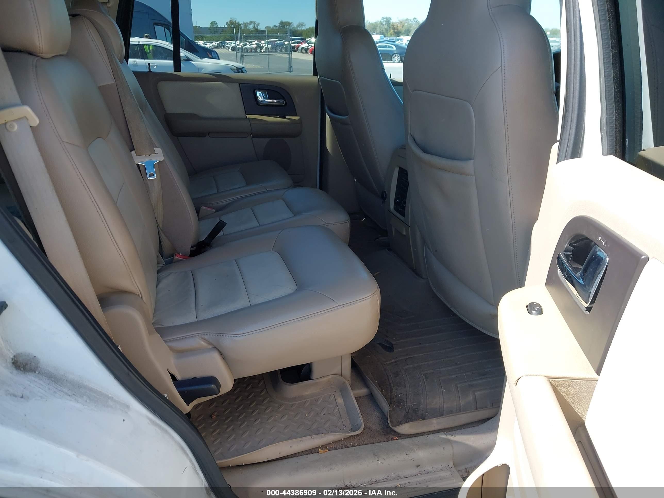 FORD EXPEDITION image 8