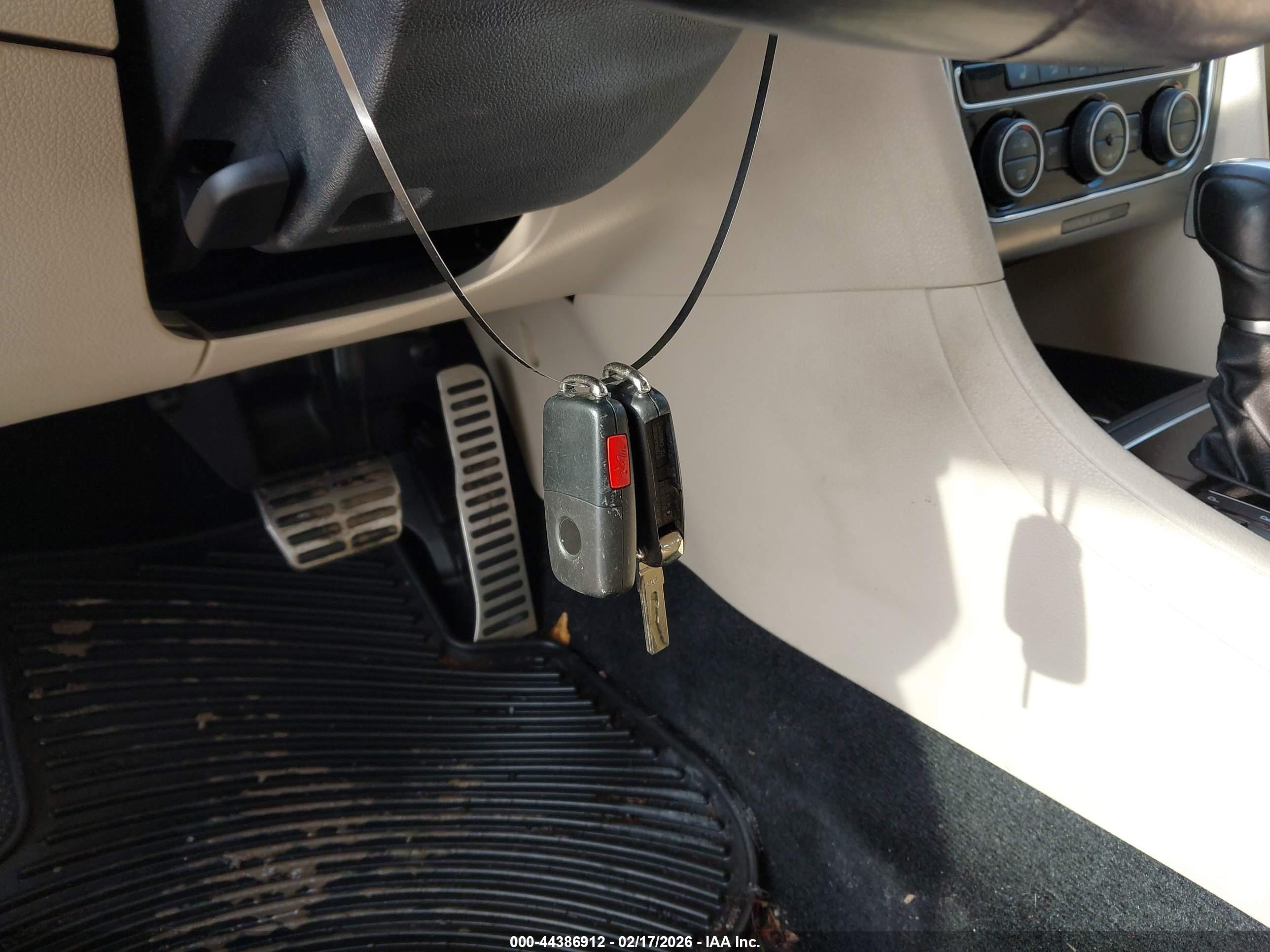 VOLKSWAGEN PASSAT image 11