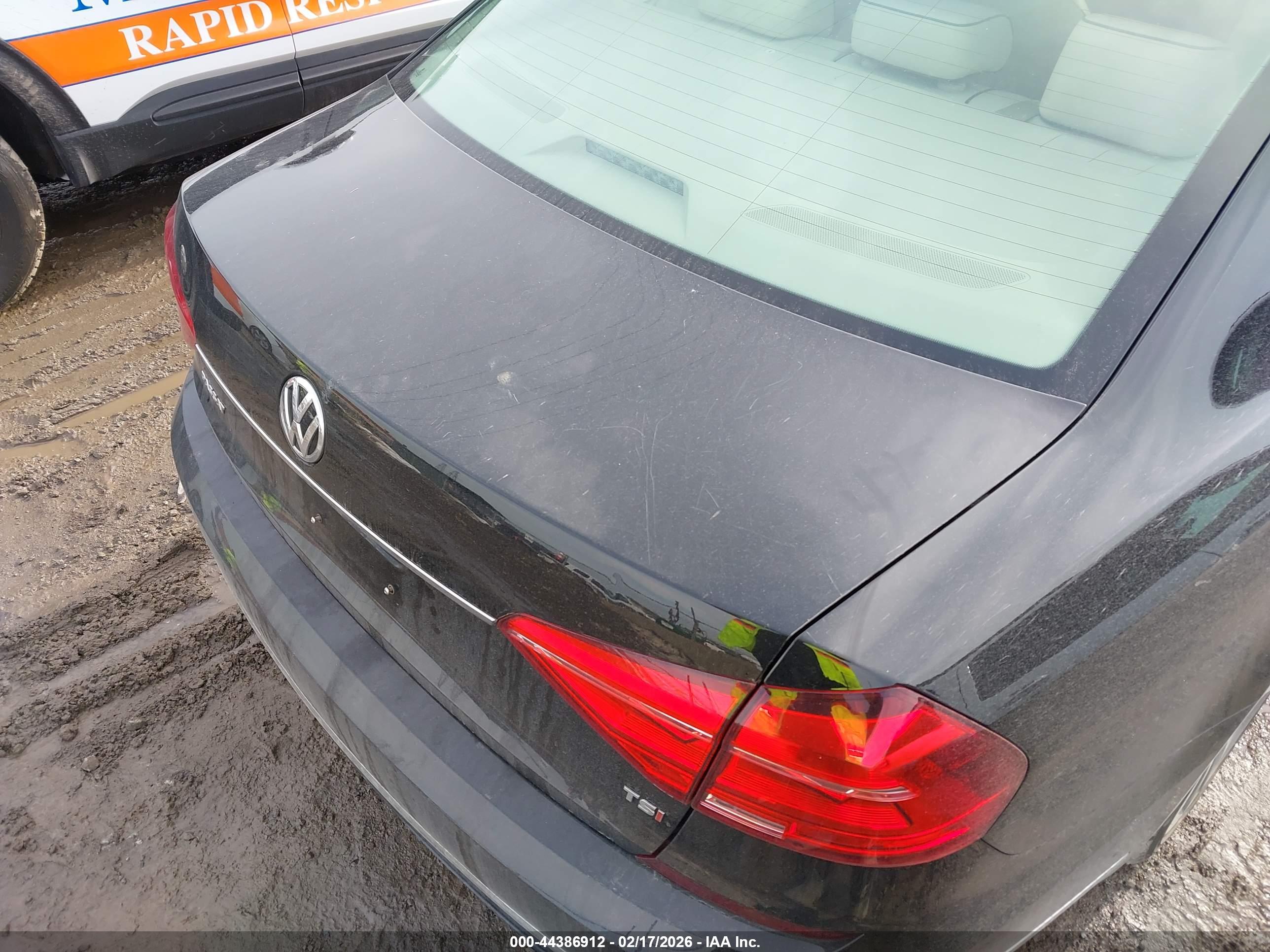 VOLKSWAGEN PASSAT image 6