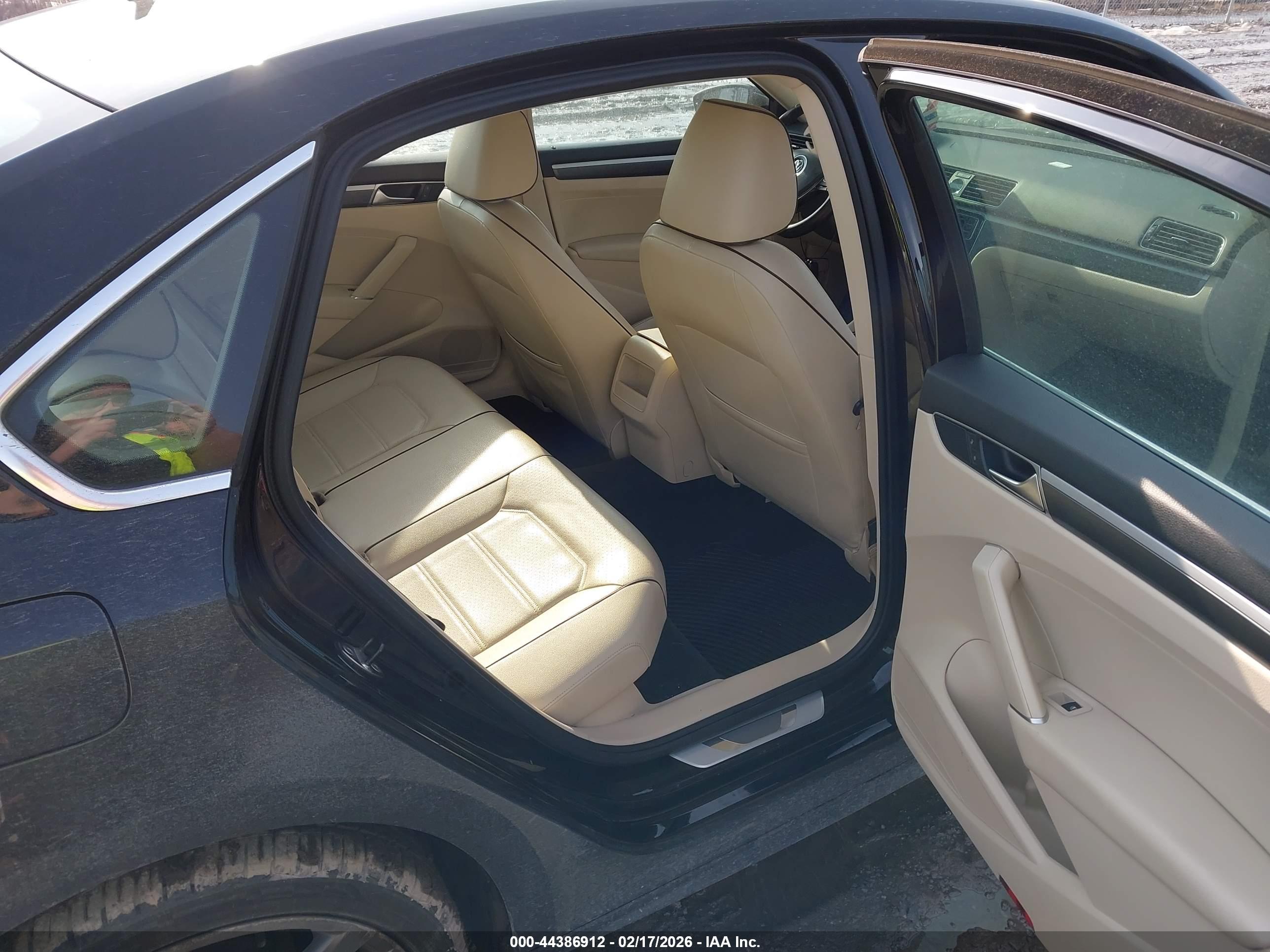 VOLKSWAGEN PASSAT image 8