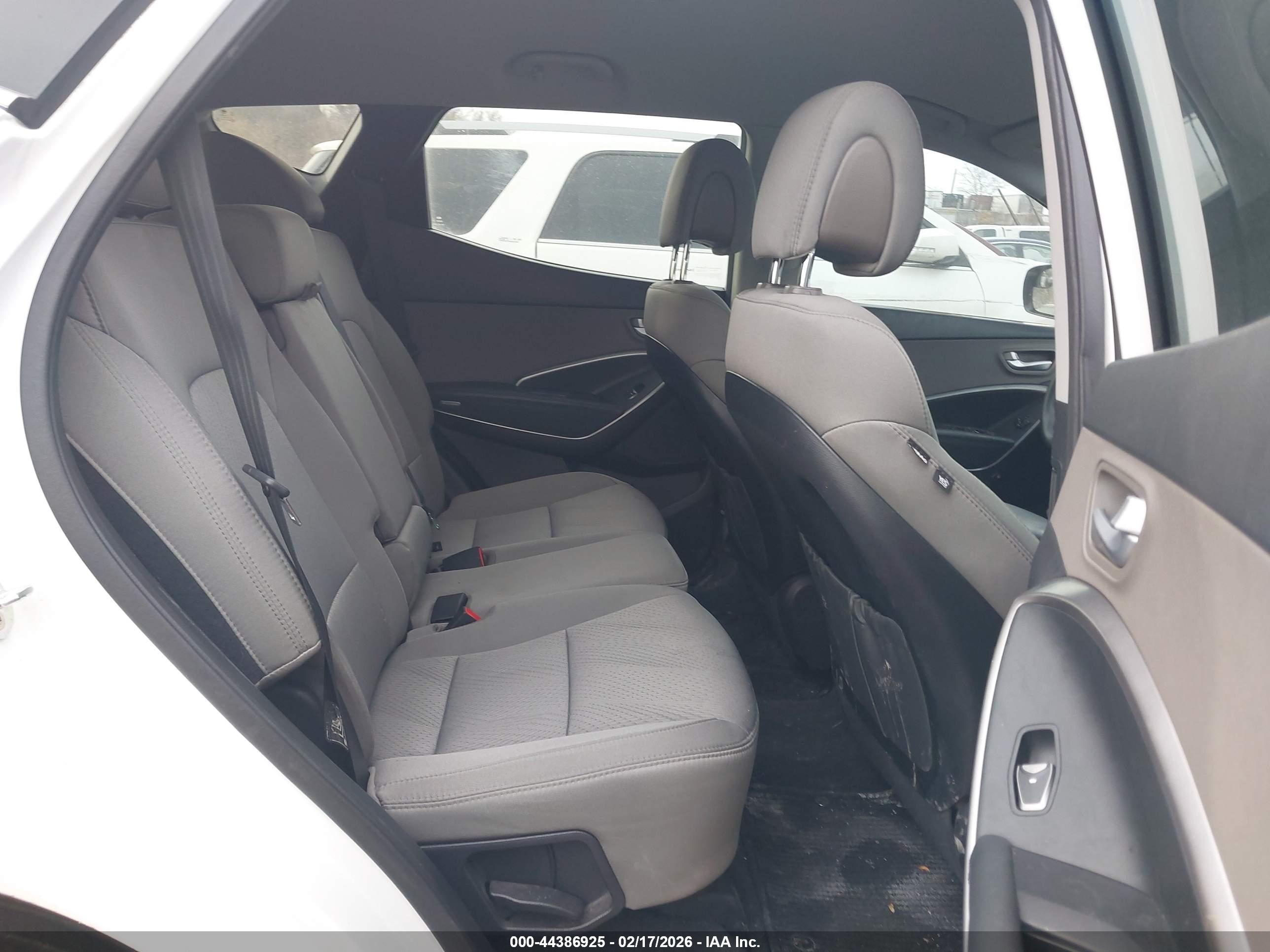 HYUNDAI SANTA image 8