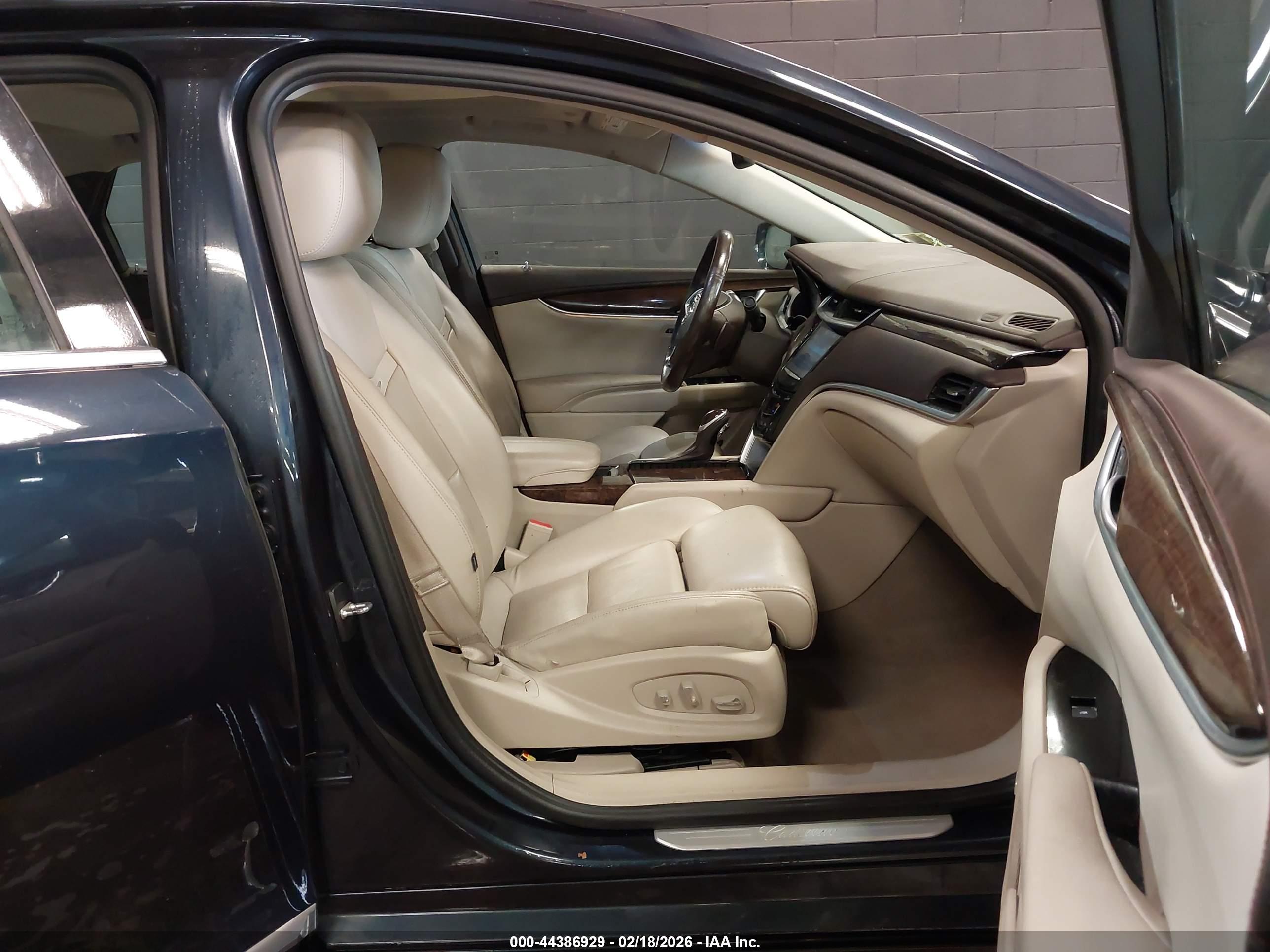 CADILLAC XTS image 5