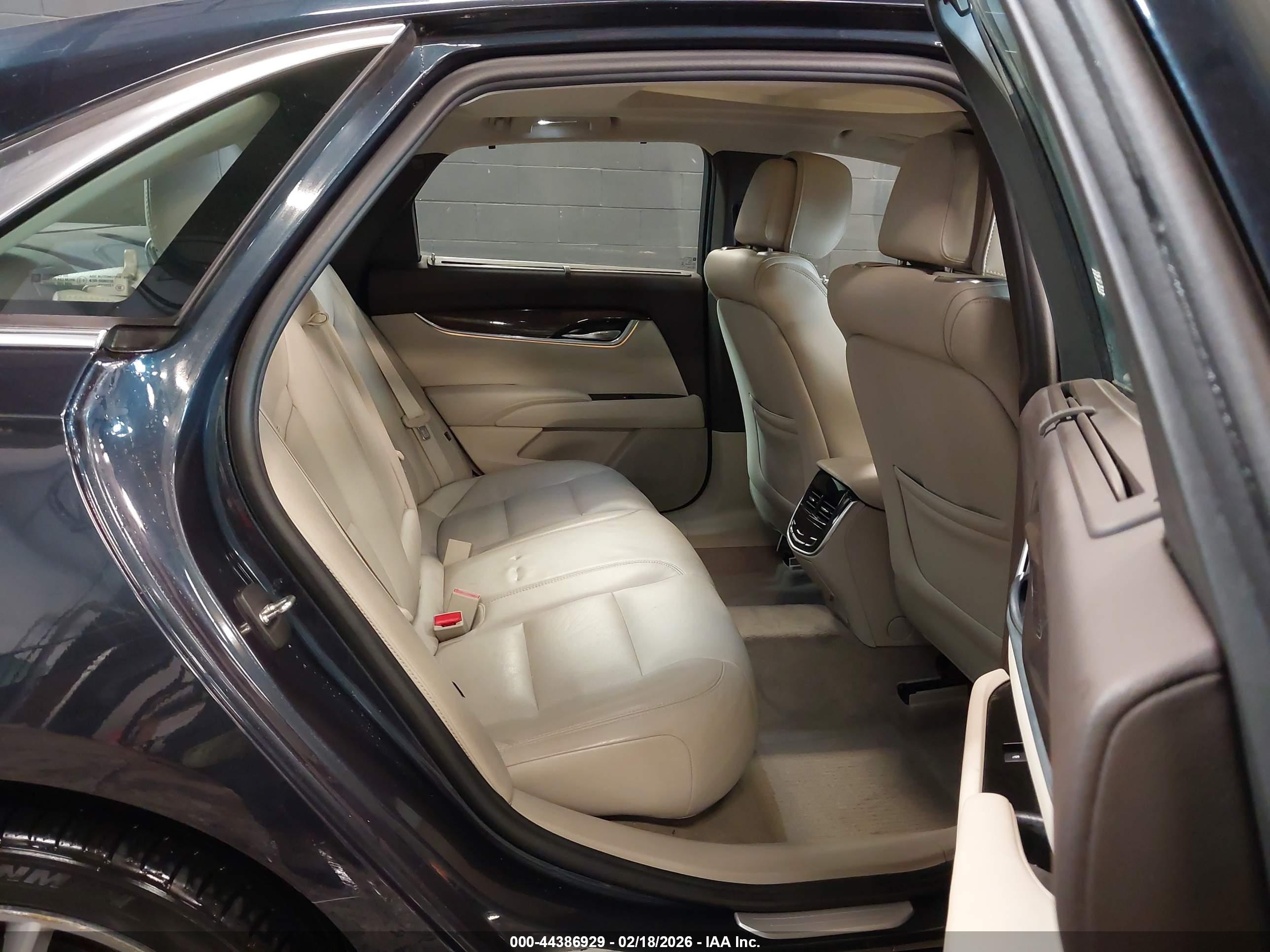 CADILLAC XTS image 8