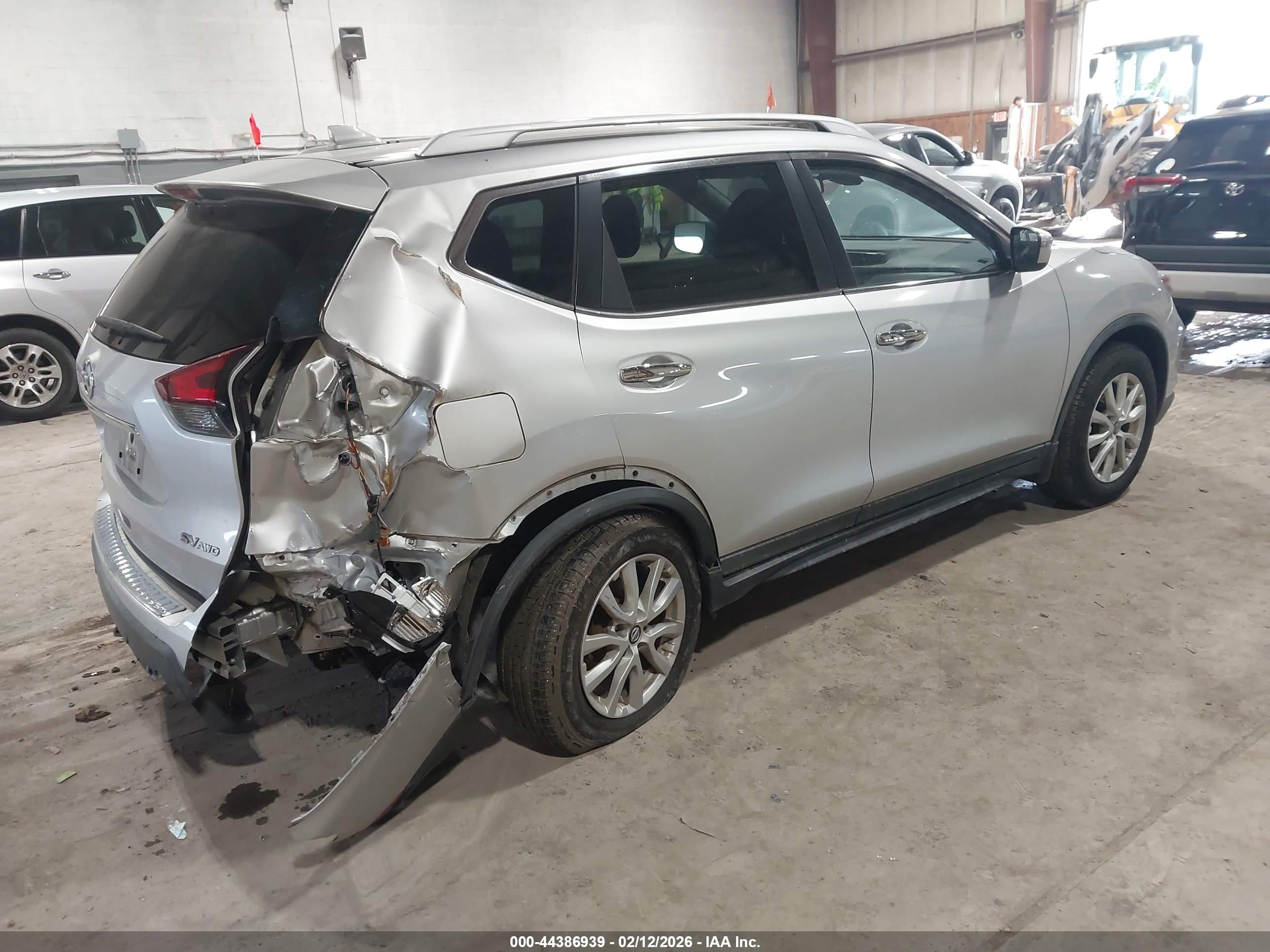 NISSAN ROGUE image 4