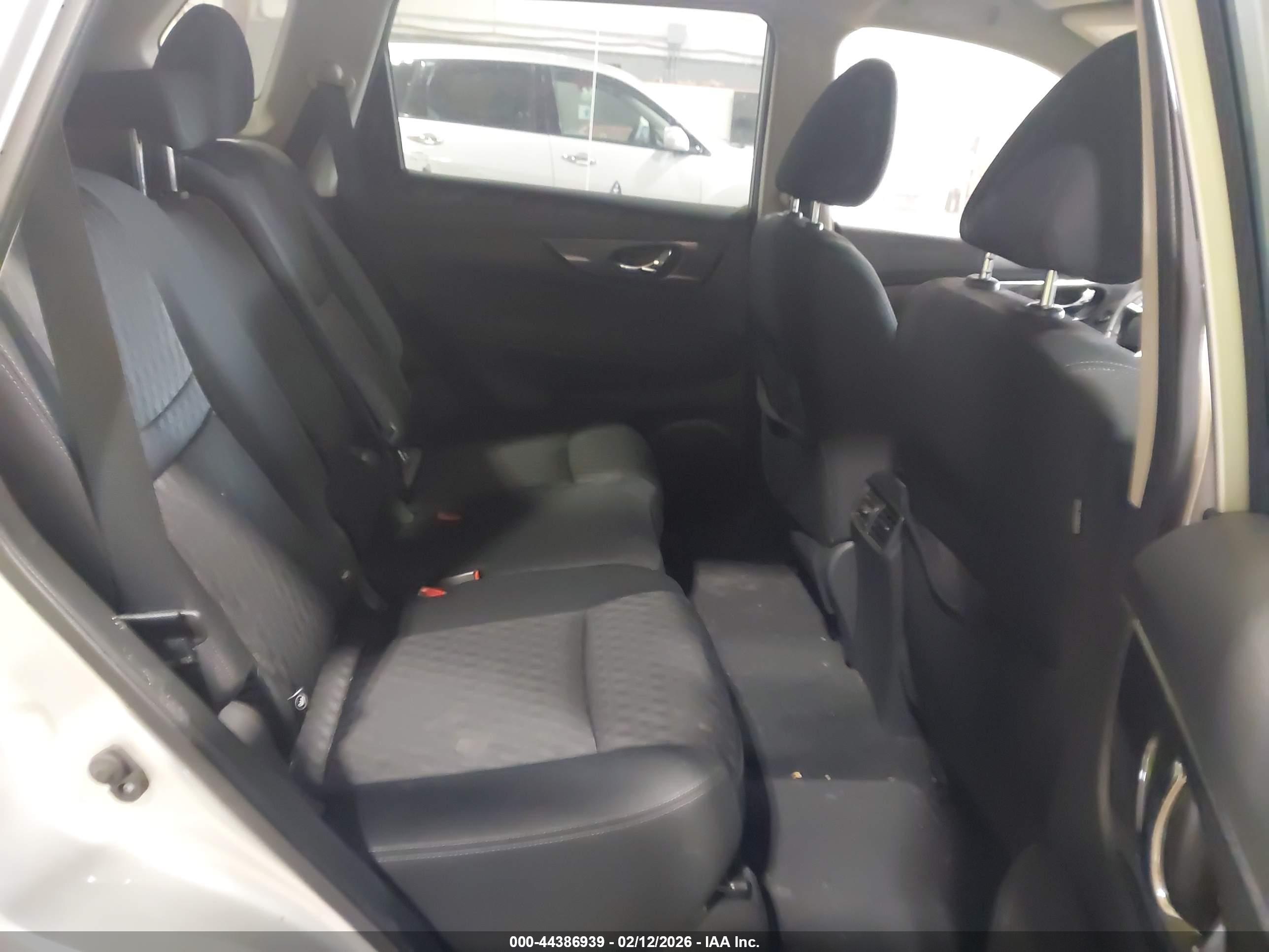 NISSAN ROGUE image 8
