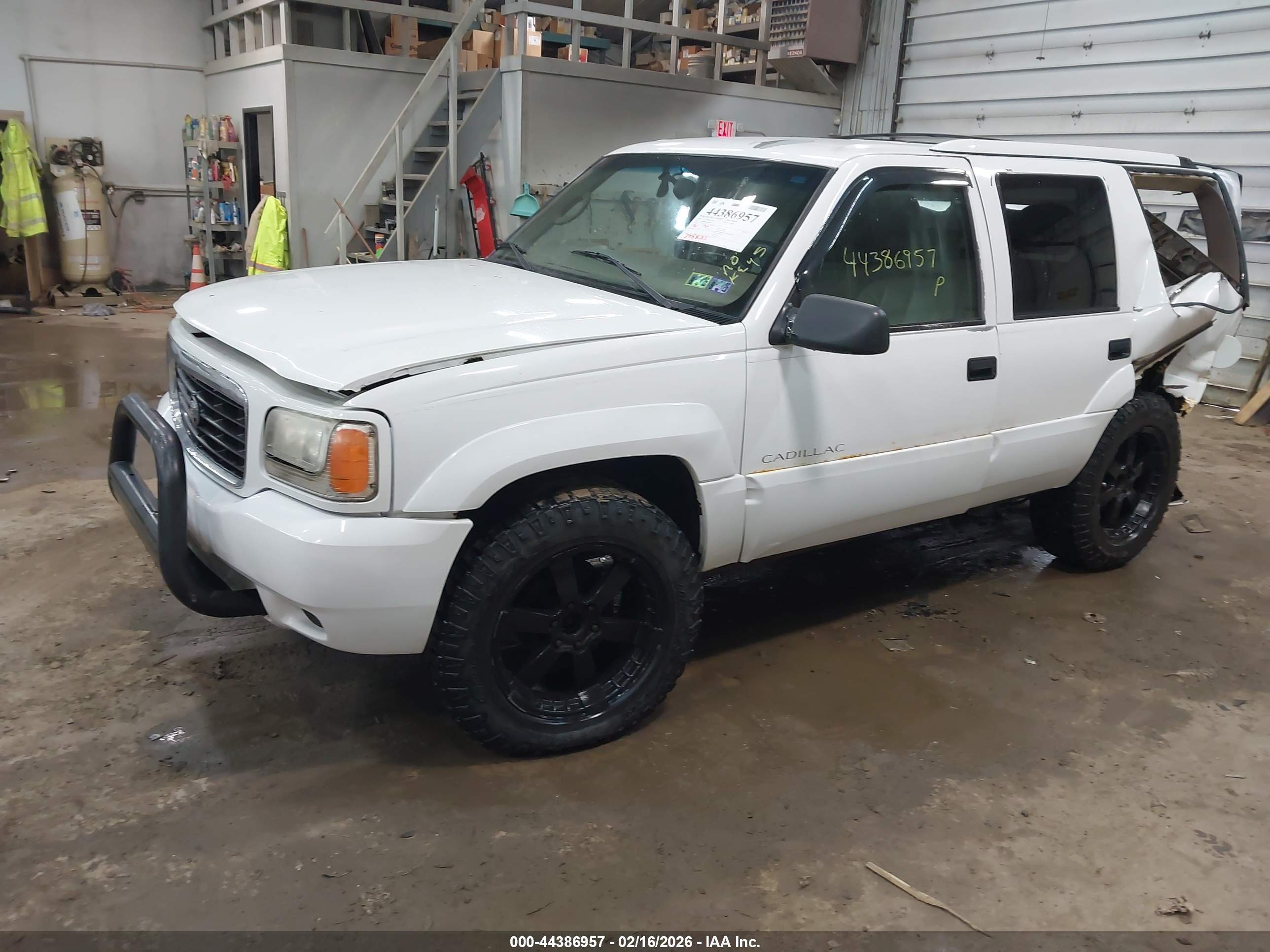 CADILLAC ESCALADE image 2