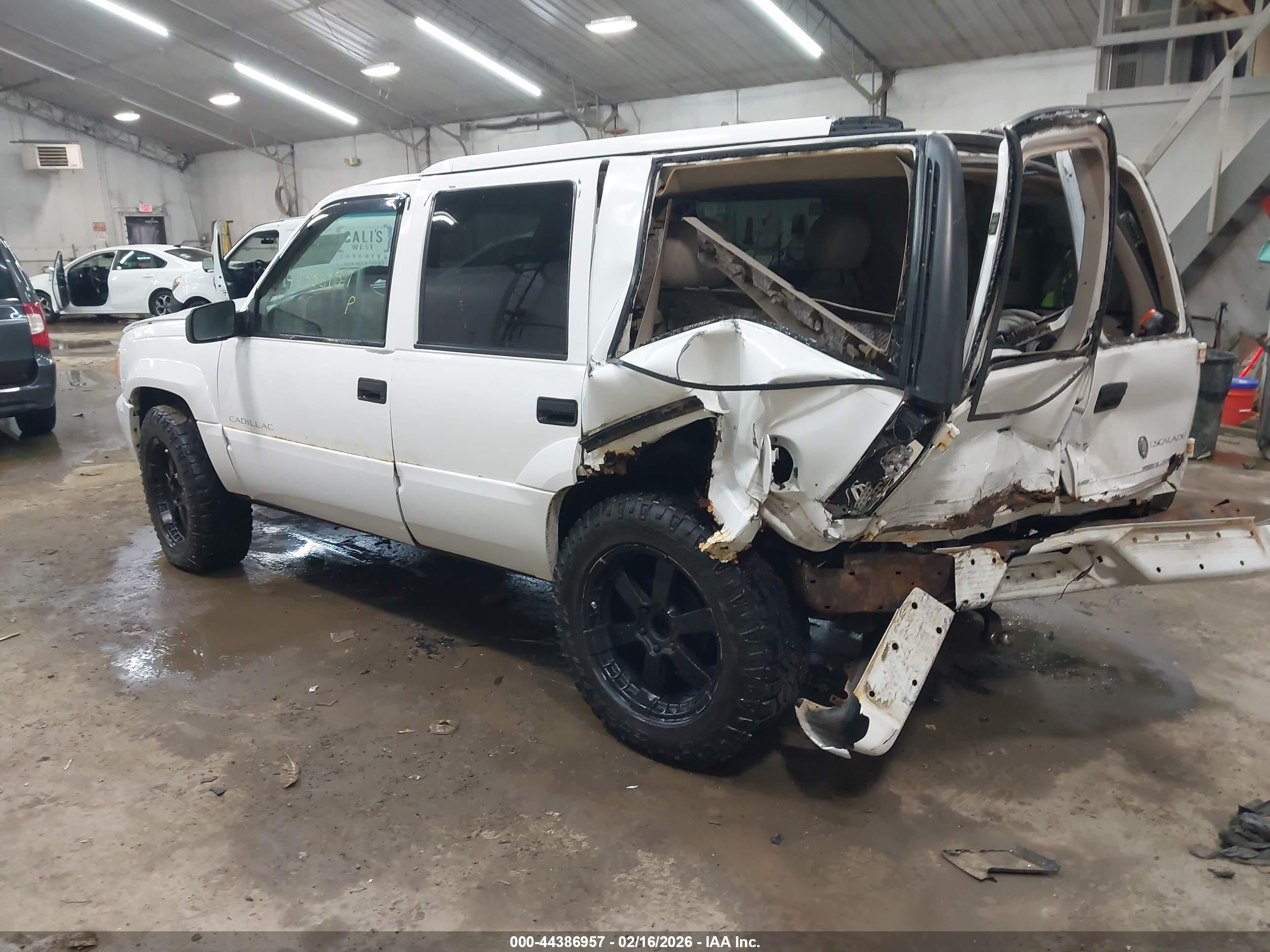 CADILLAC ESCALADE image 3