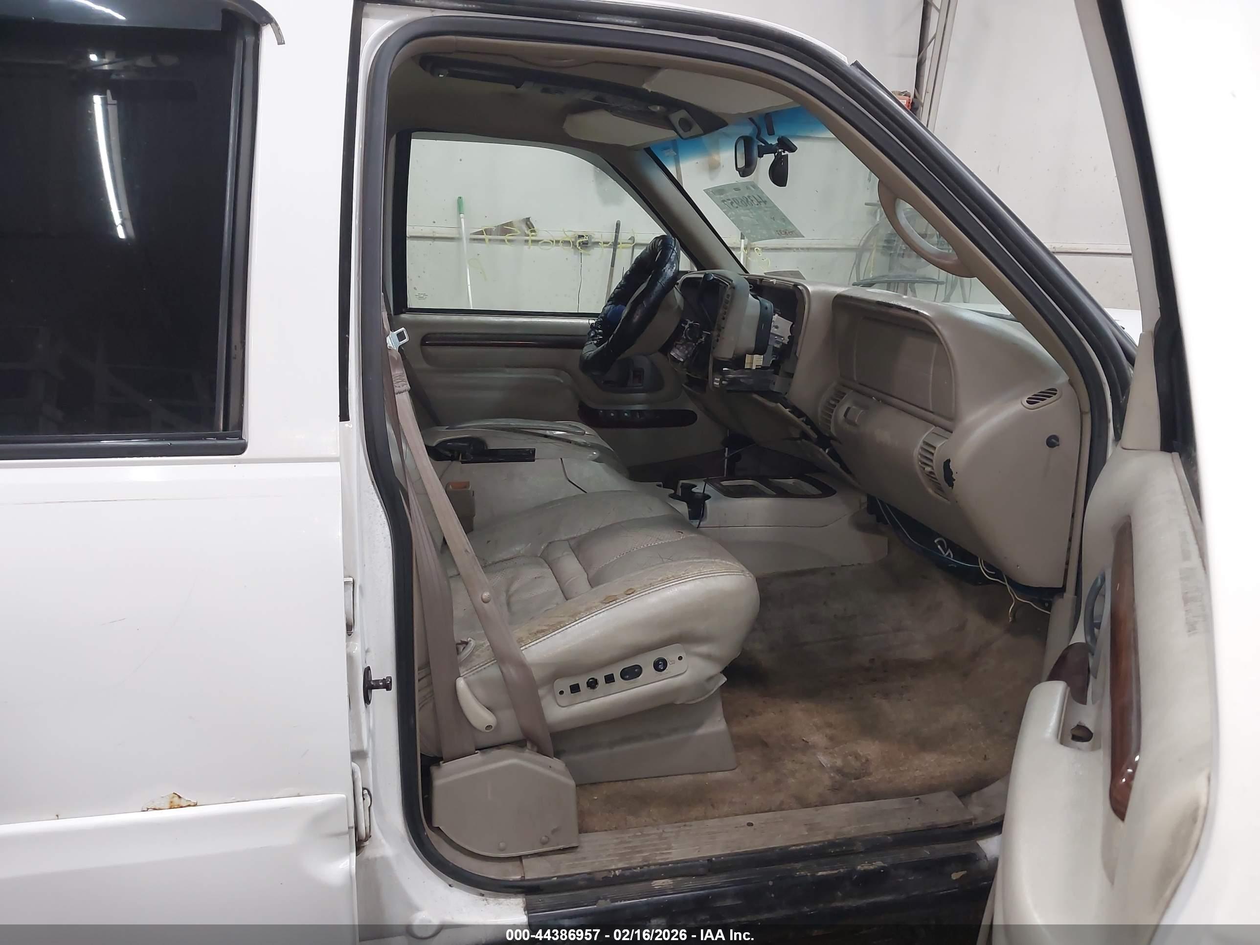 CADILLAC ESCALADE image 5