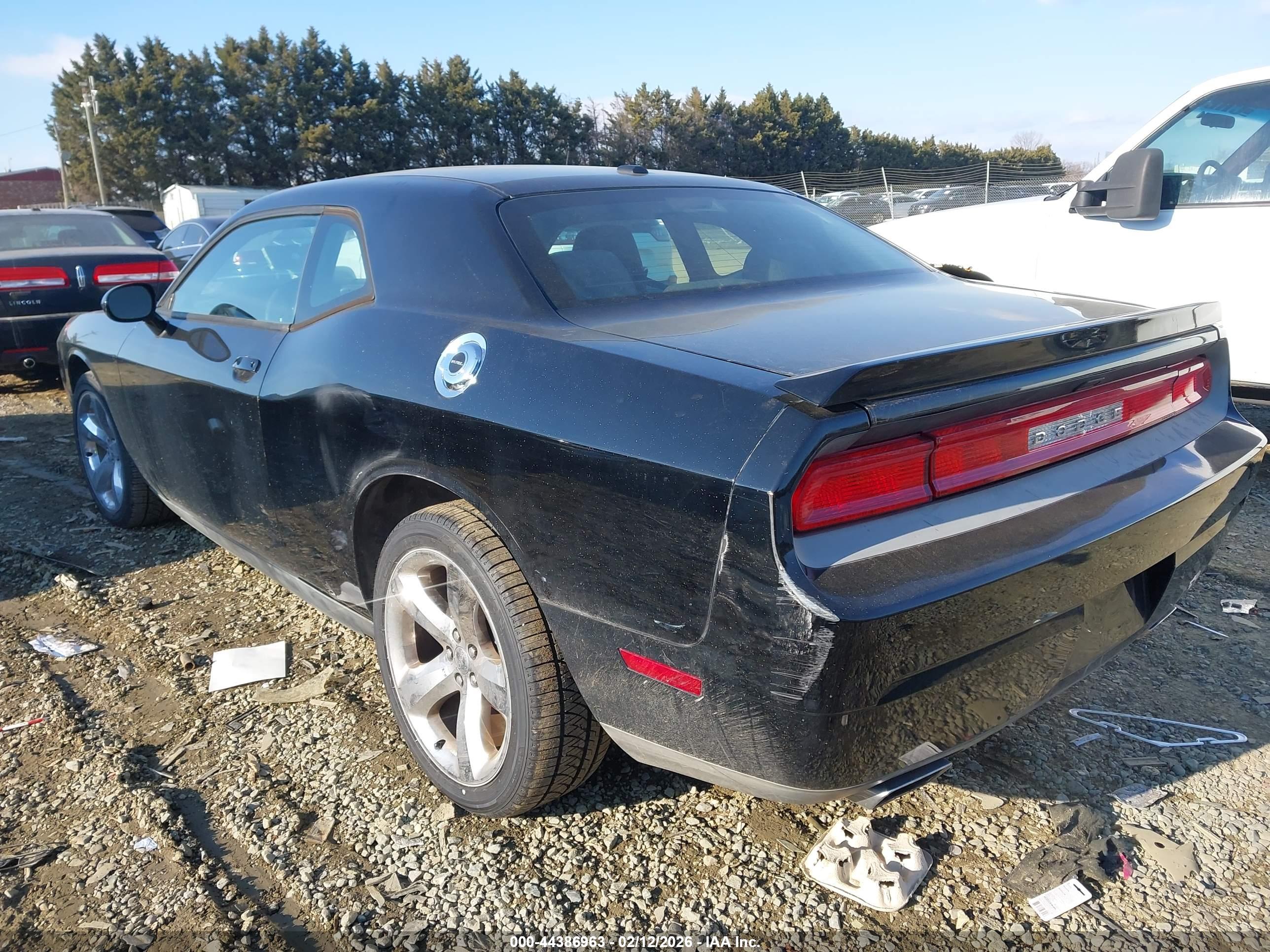 DODGE CHALLENGER image 3